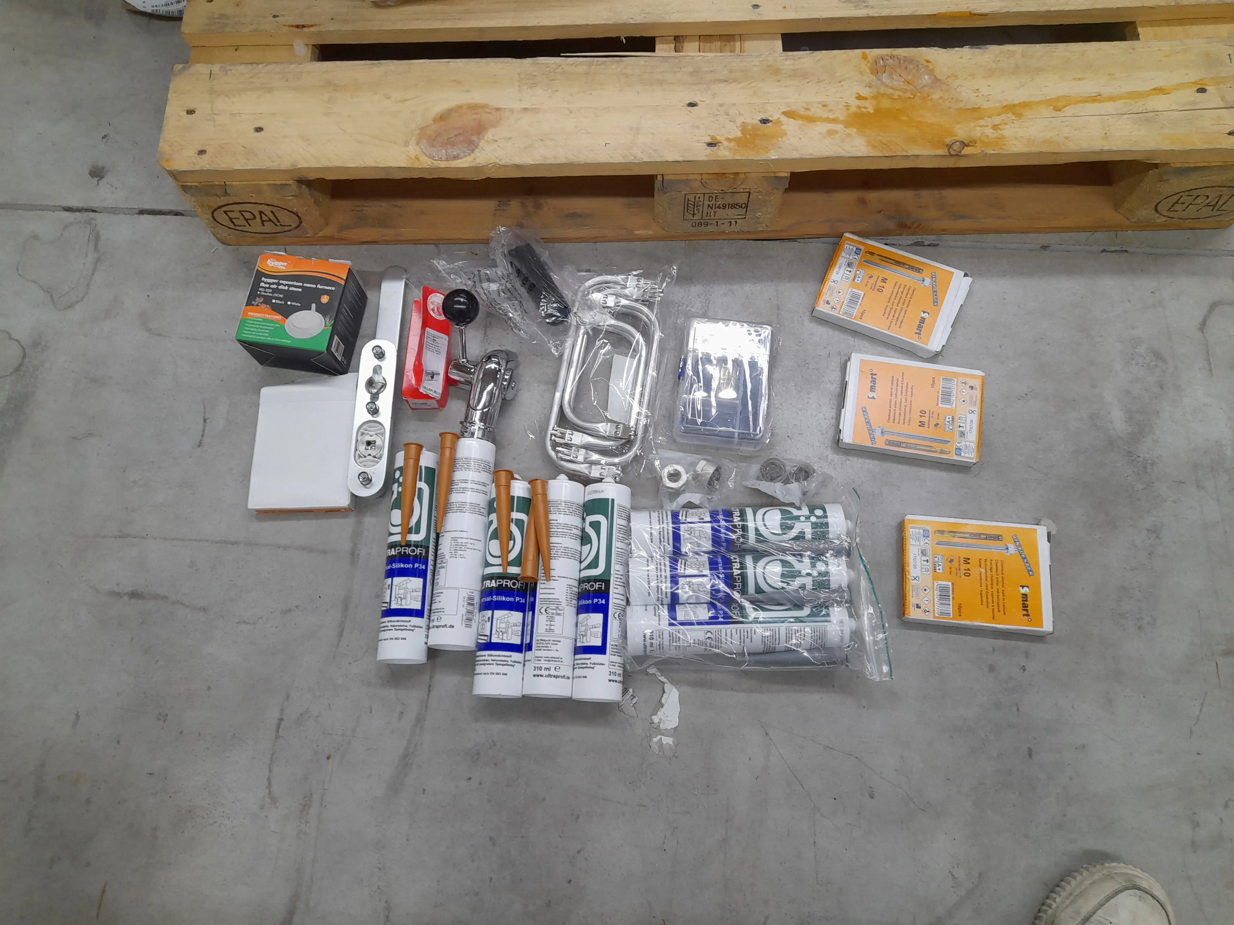 Soudal Silikon, intelligente Schrauben, Wasserhahn, Türschloss