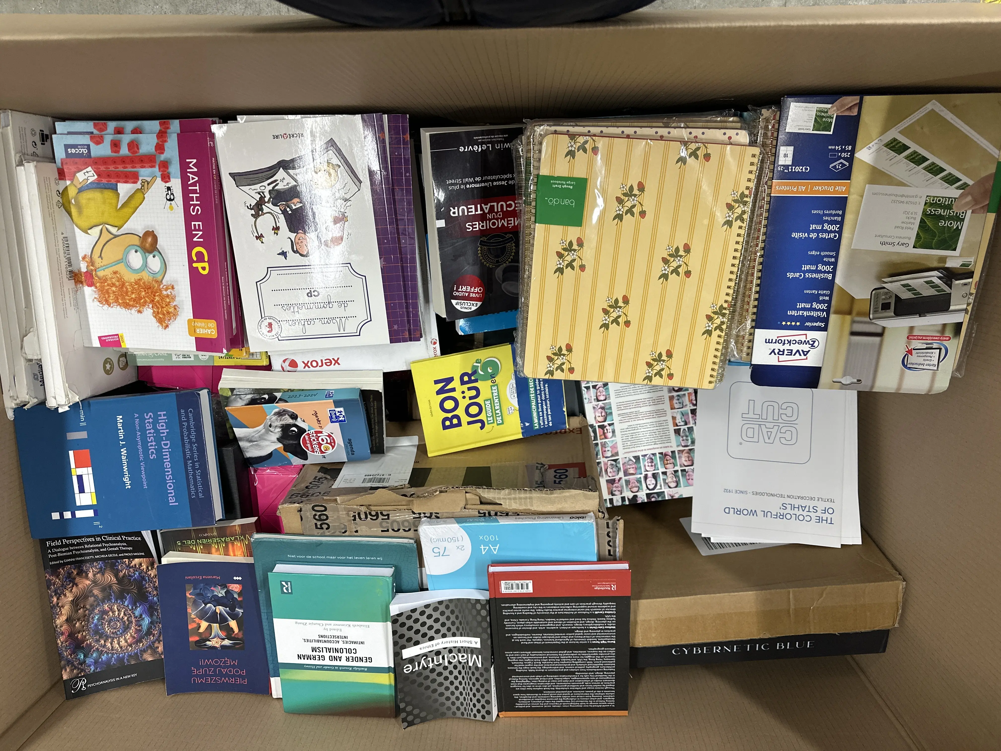 Bücher, Notizbücher, Avery-Etiketten