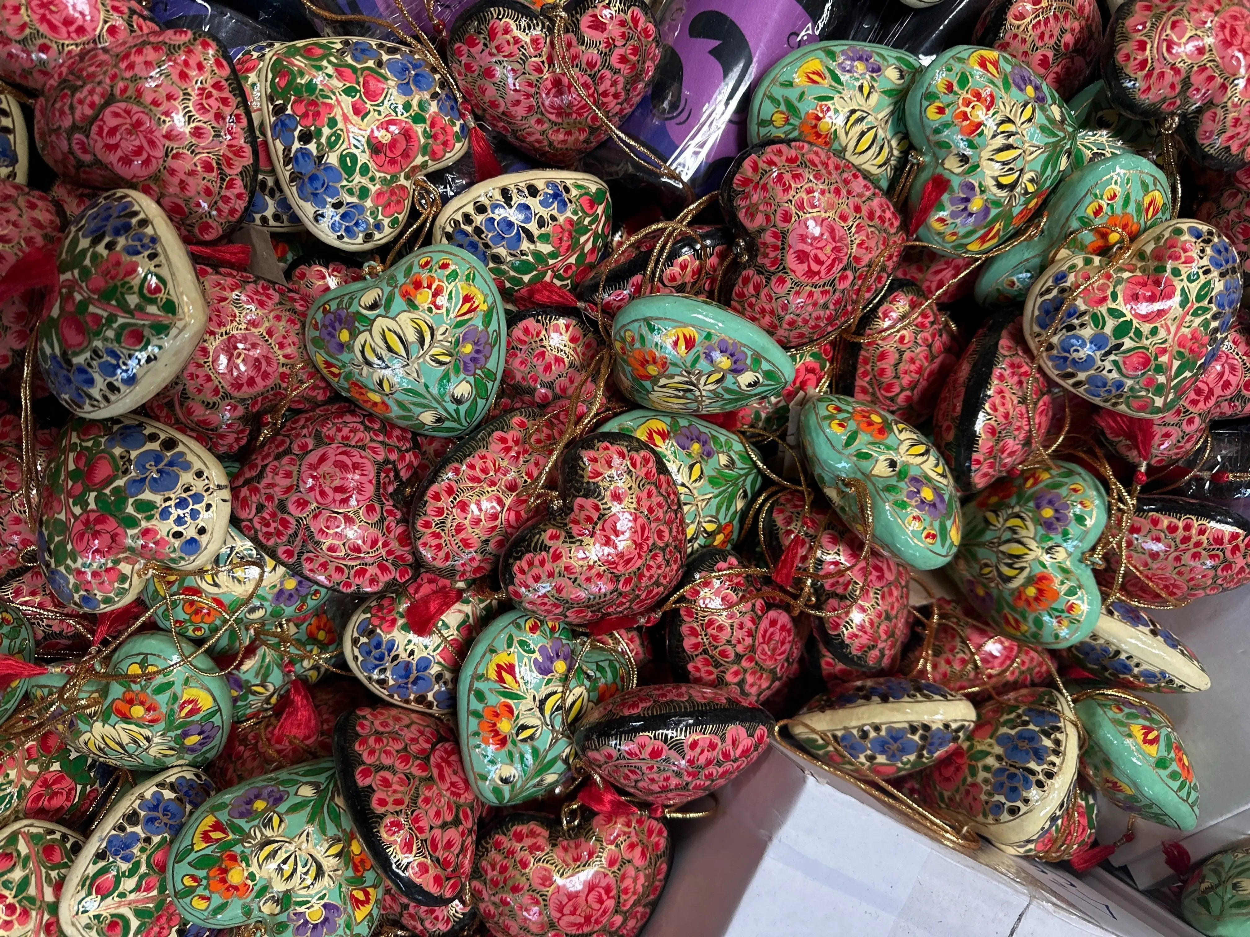 Mehr als 100 Ornamente