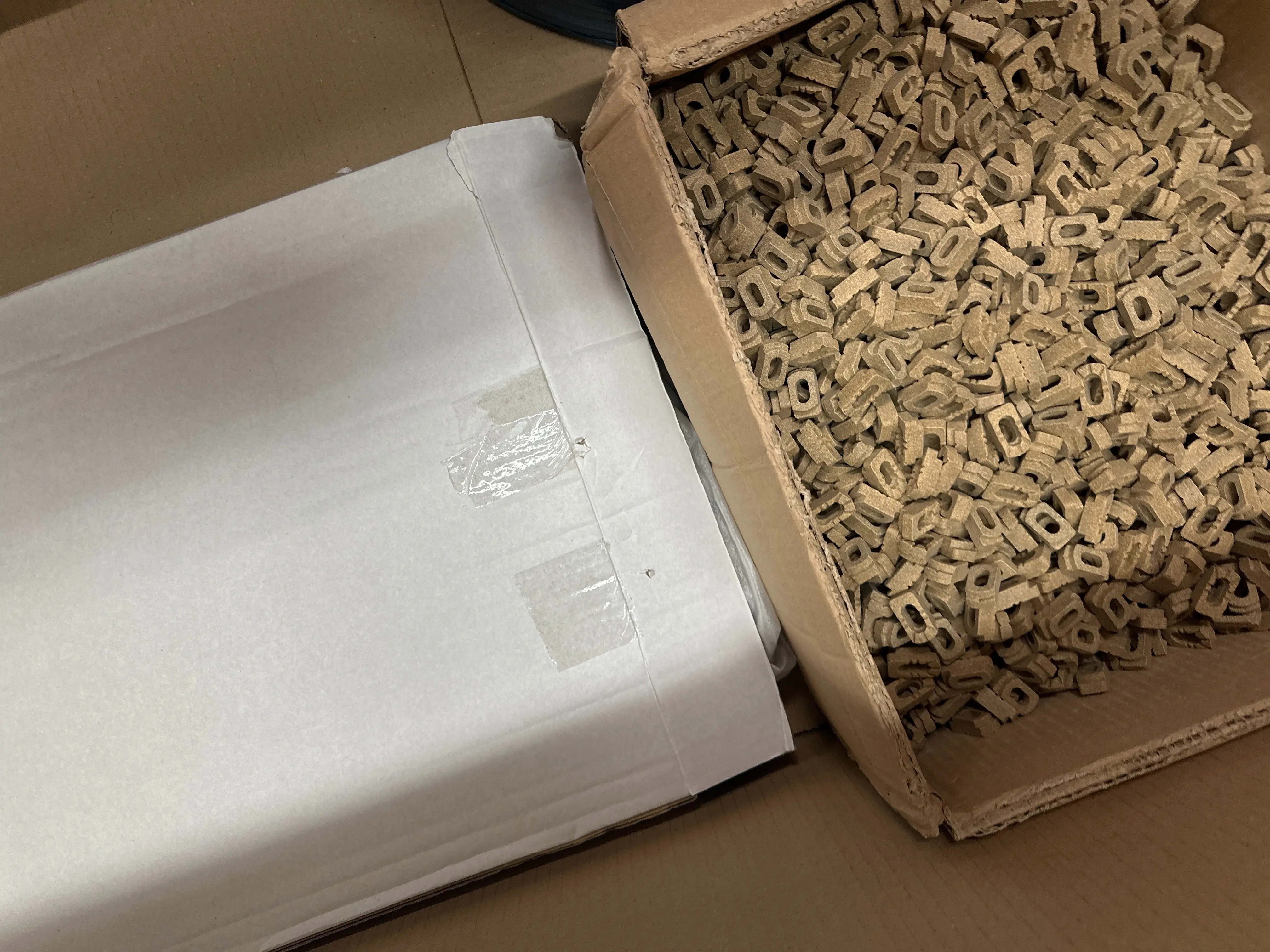 Toilettensitz & elektrischer Isolator