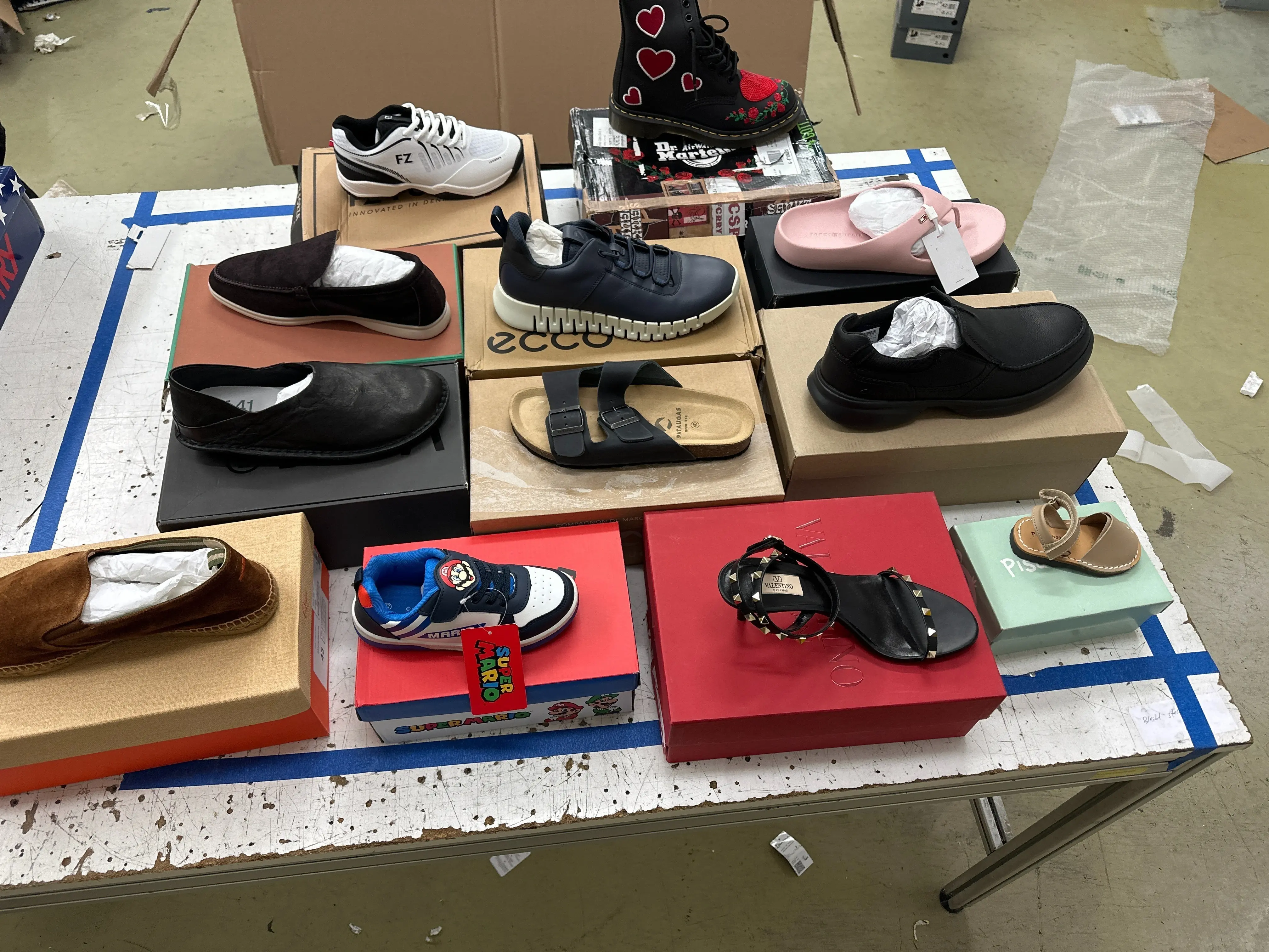 12x (Valentino Sandalen, Super Mario Sneaker, Schuhe und mehr)