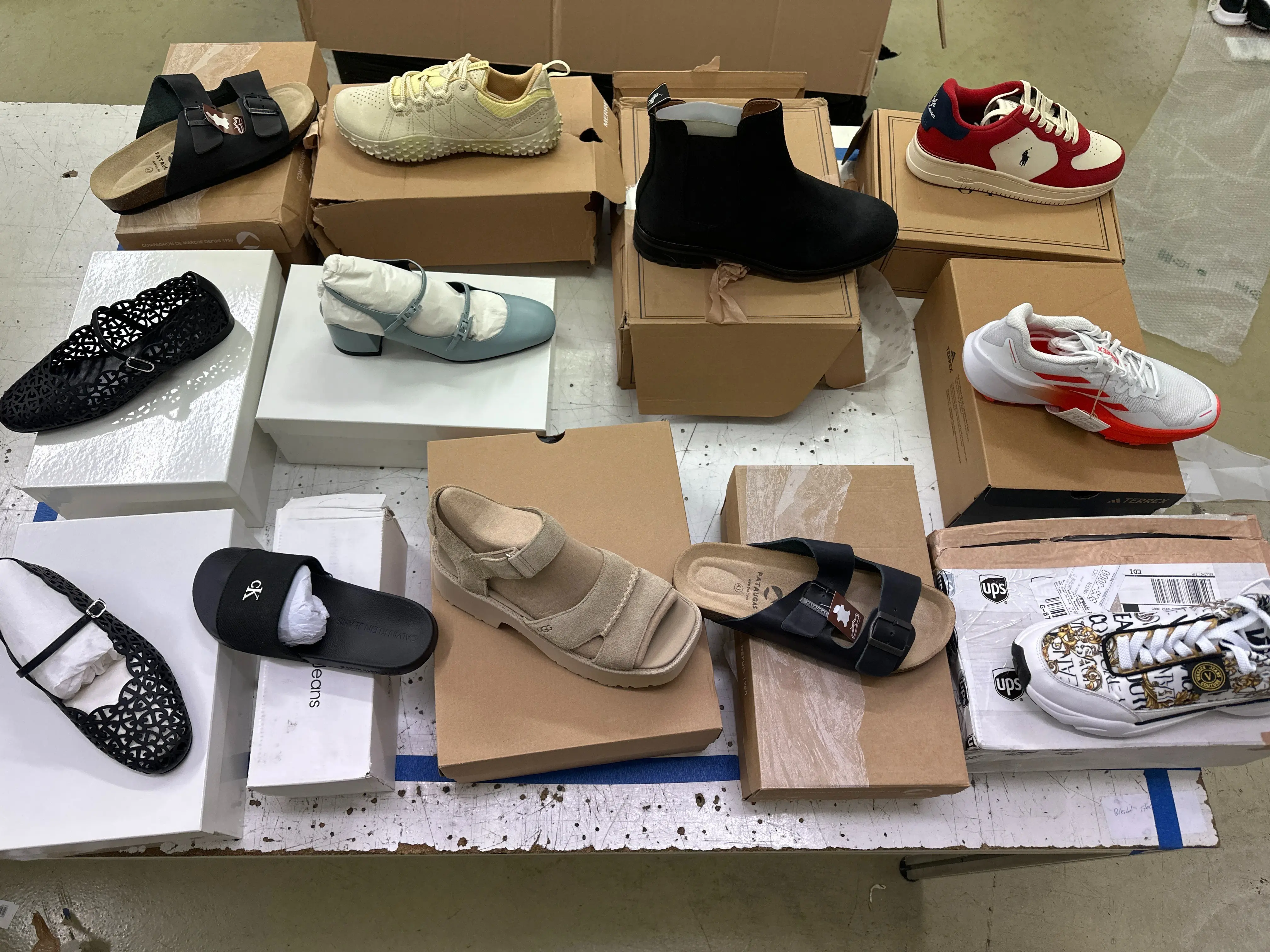 12x (Schuhe, Turnschuhe, Sandalen, Slipper & Stiefel)