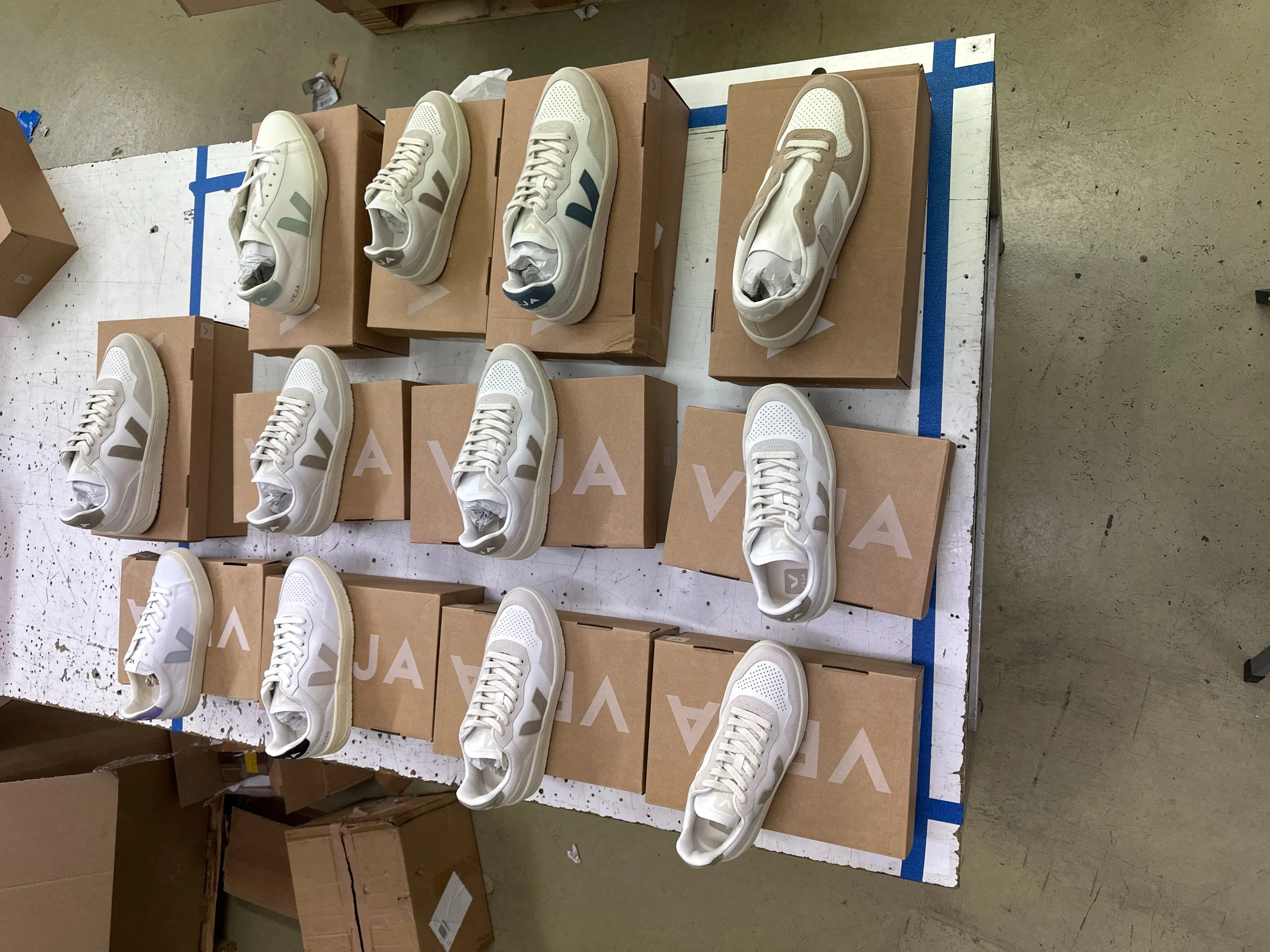 12x Veja Sneakers