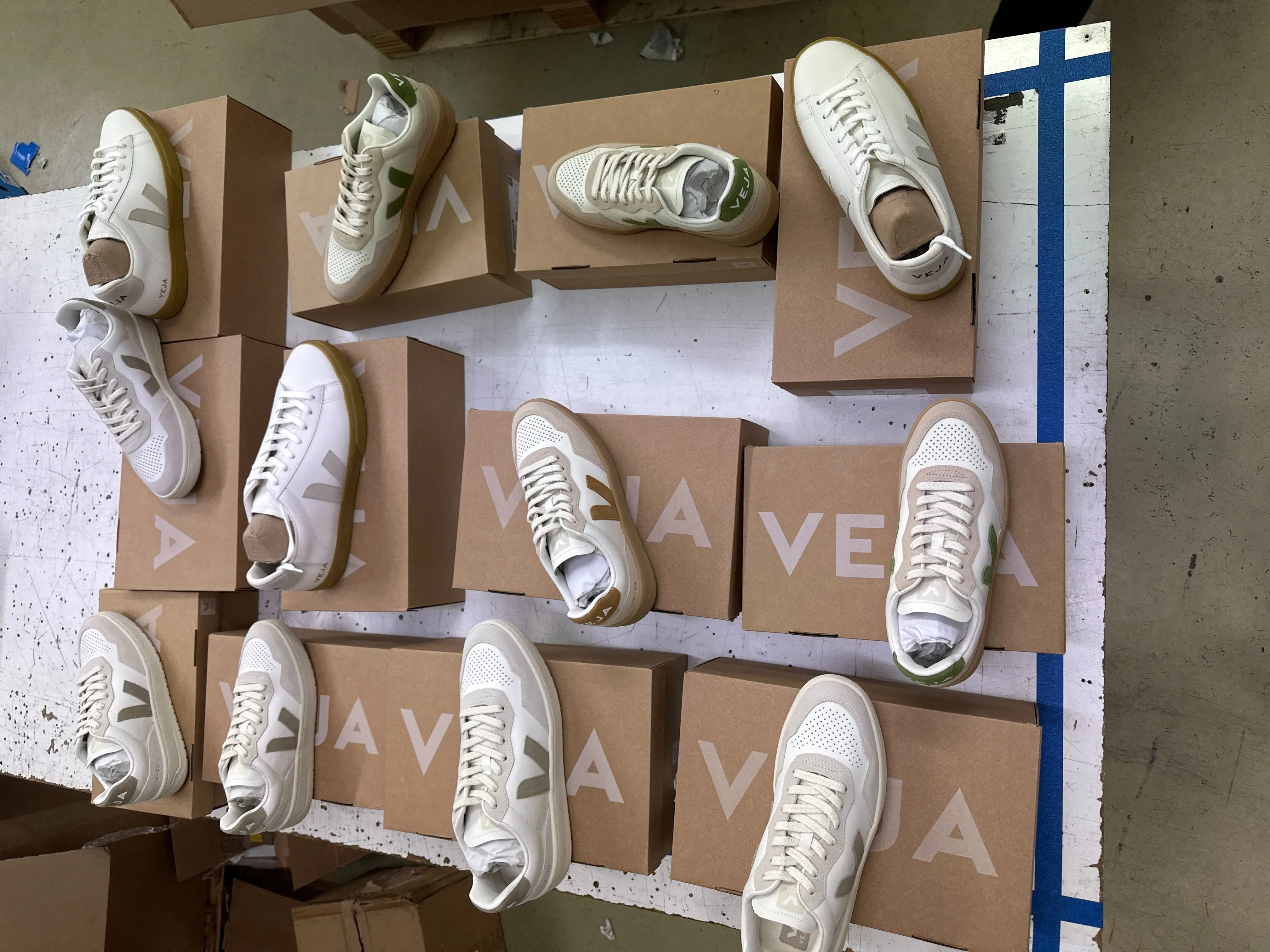 12x Veja Sneakers