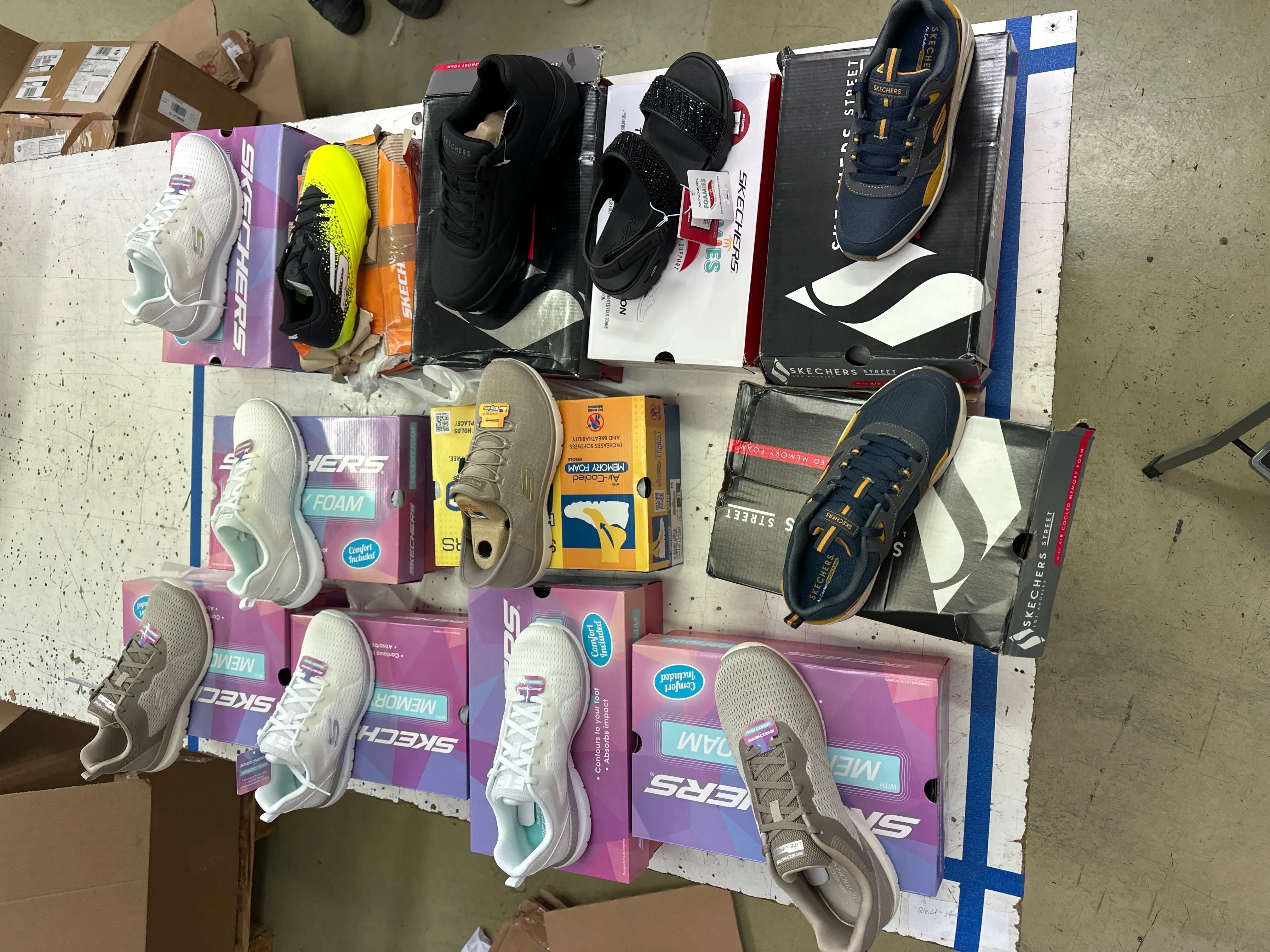 12x (Skechers, Schuhe, Sandalen und mehr)