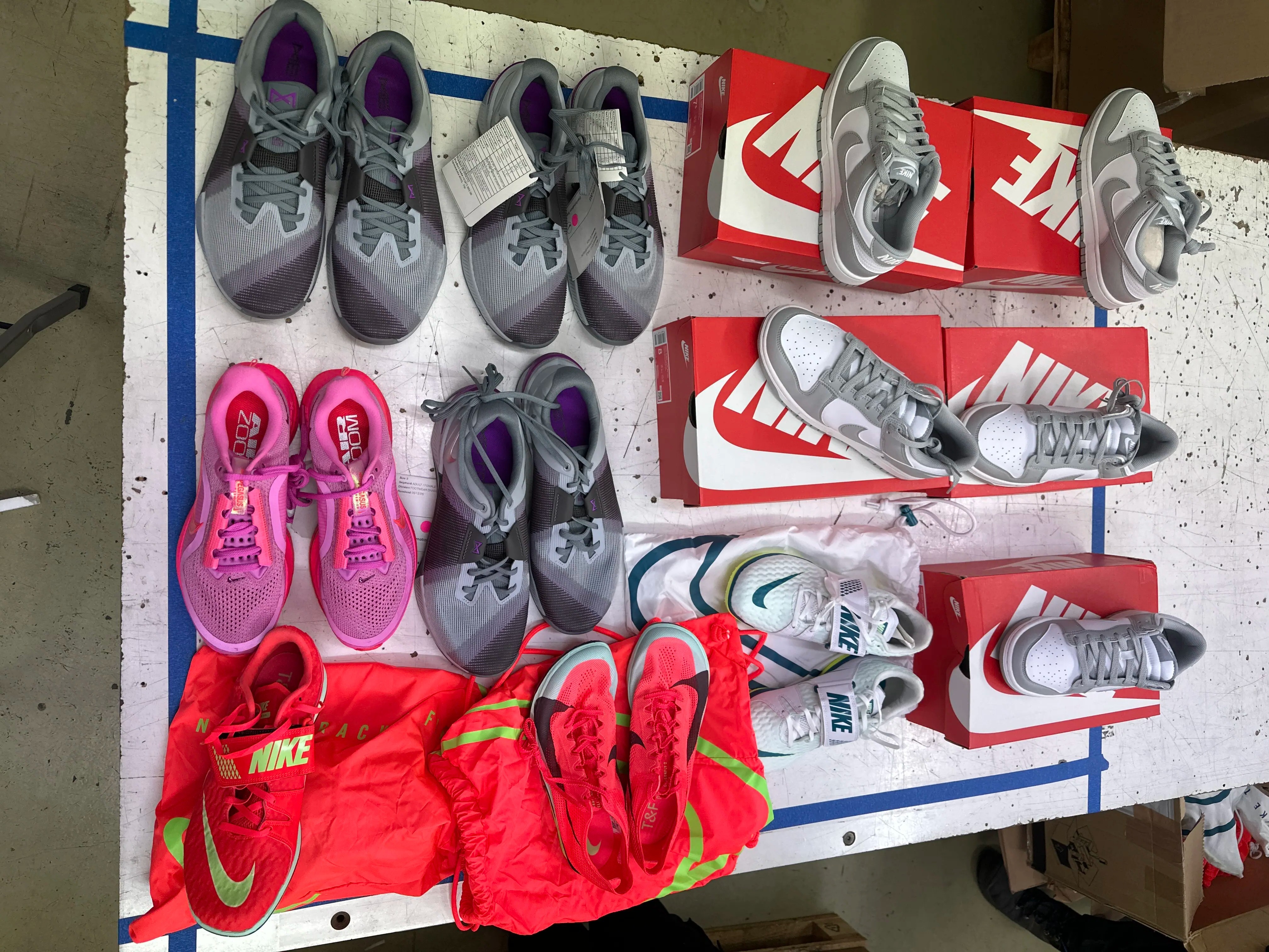12 Nike-Schuhe