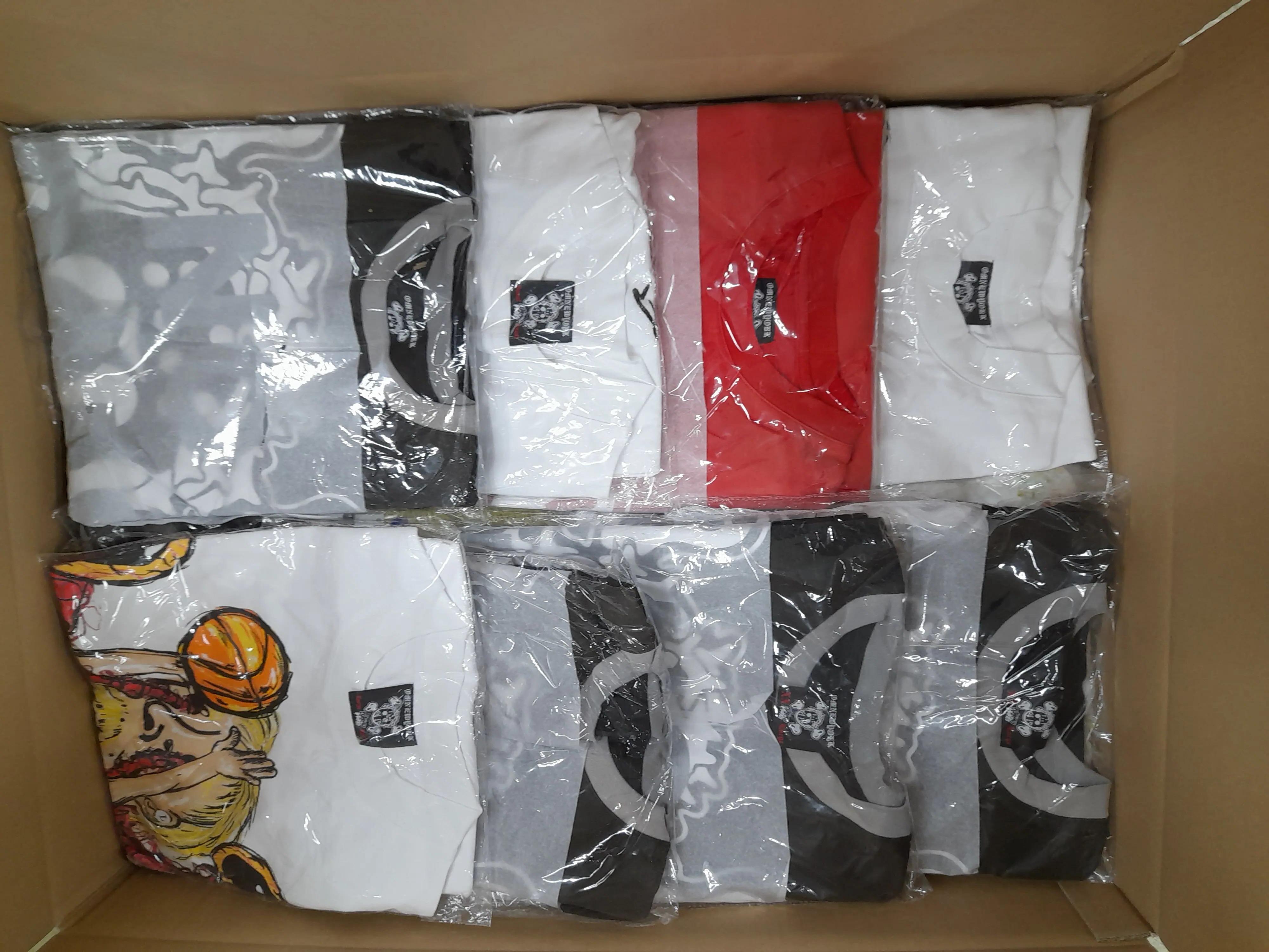 8x T-Shirts
