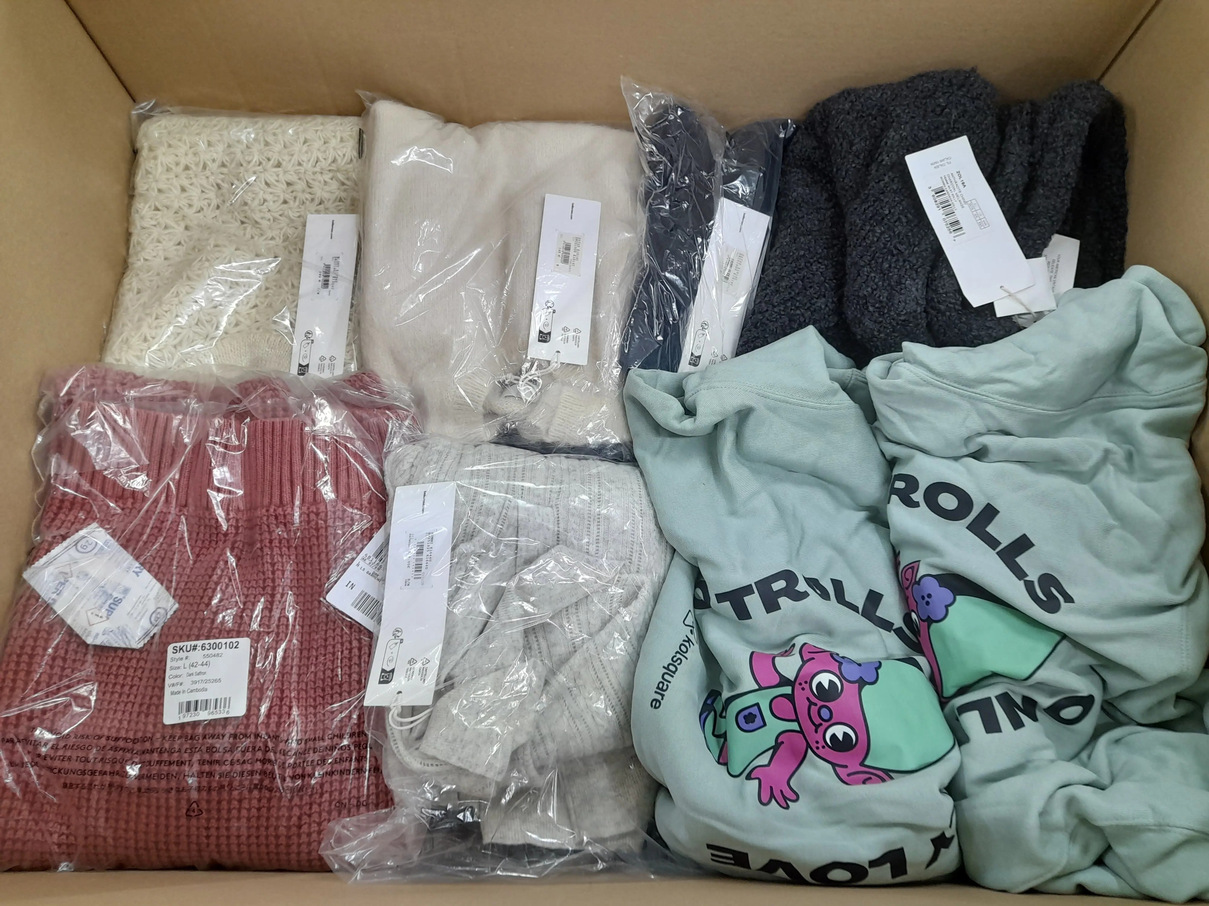 8 Pullover, Kapuzenpullover und mehr