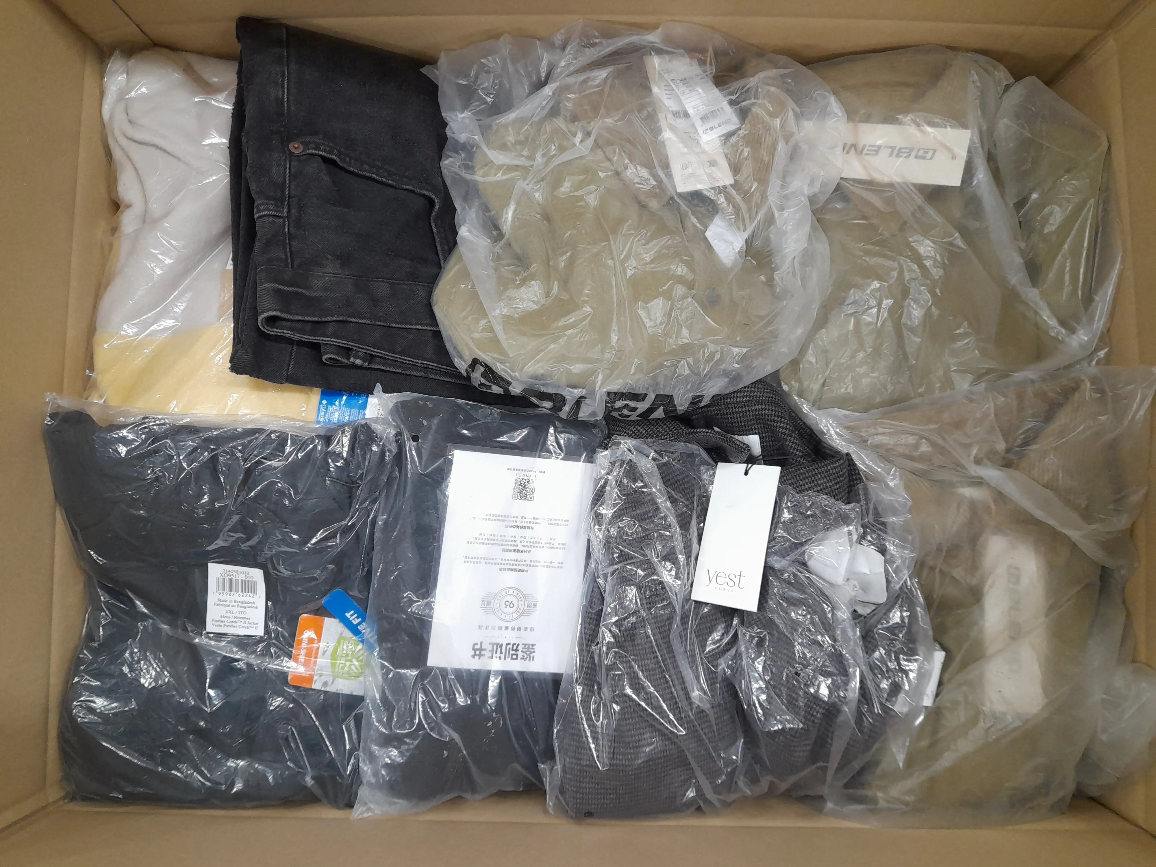 Westen, Hosen, Pullover und mehr