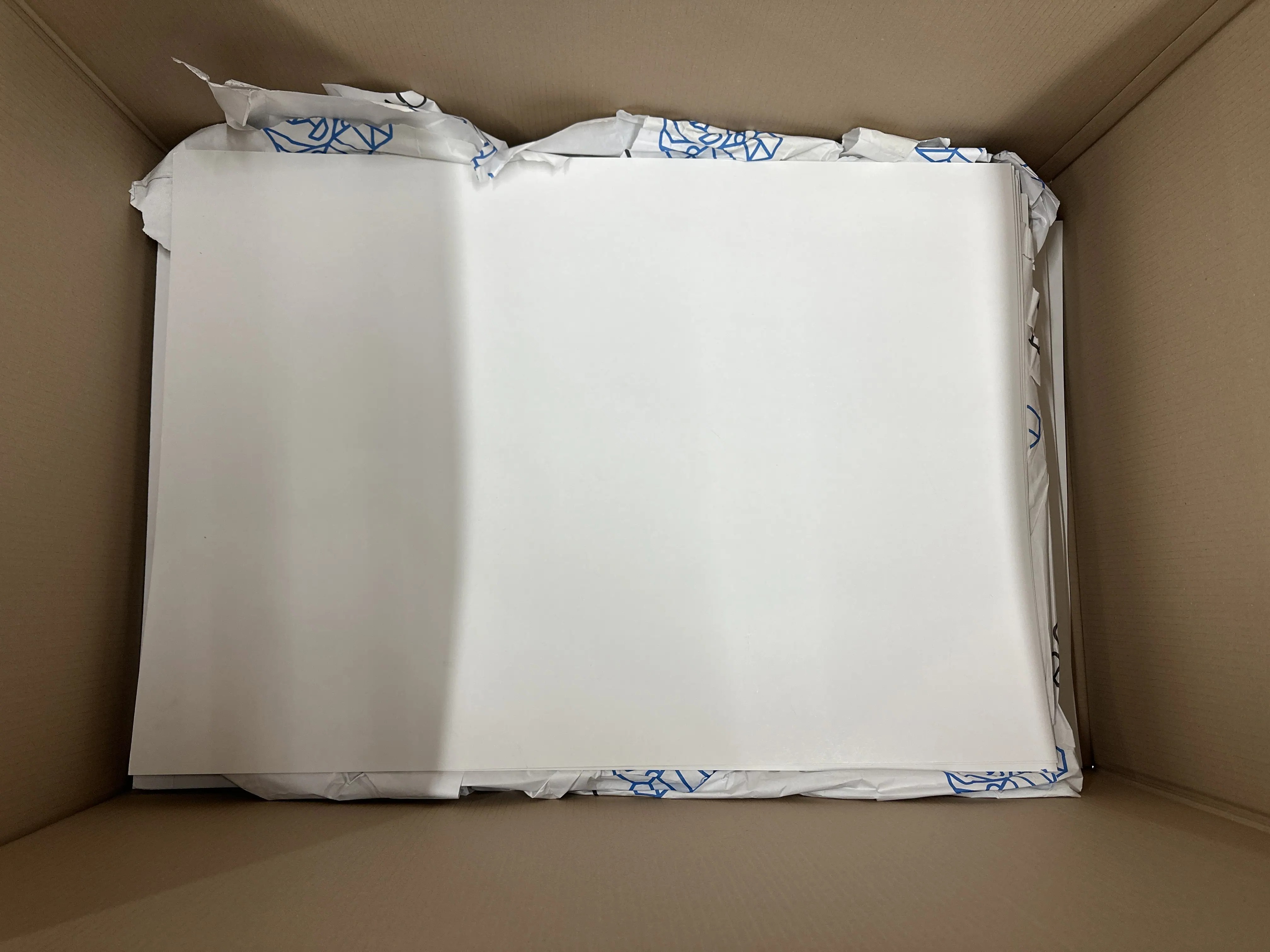 Mehr als 100 Kartons