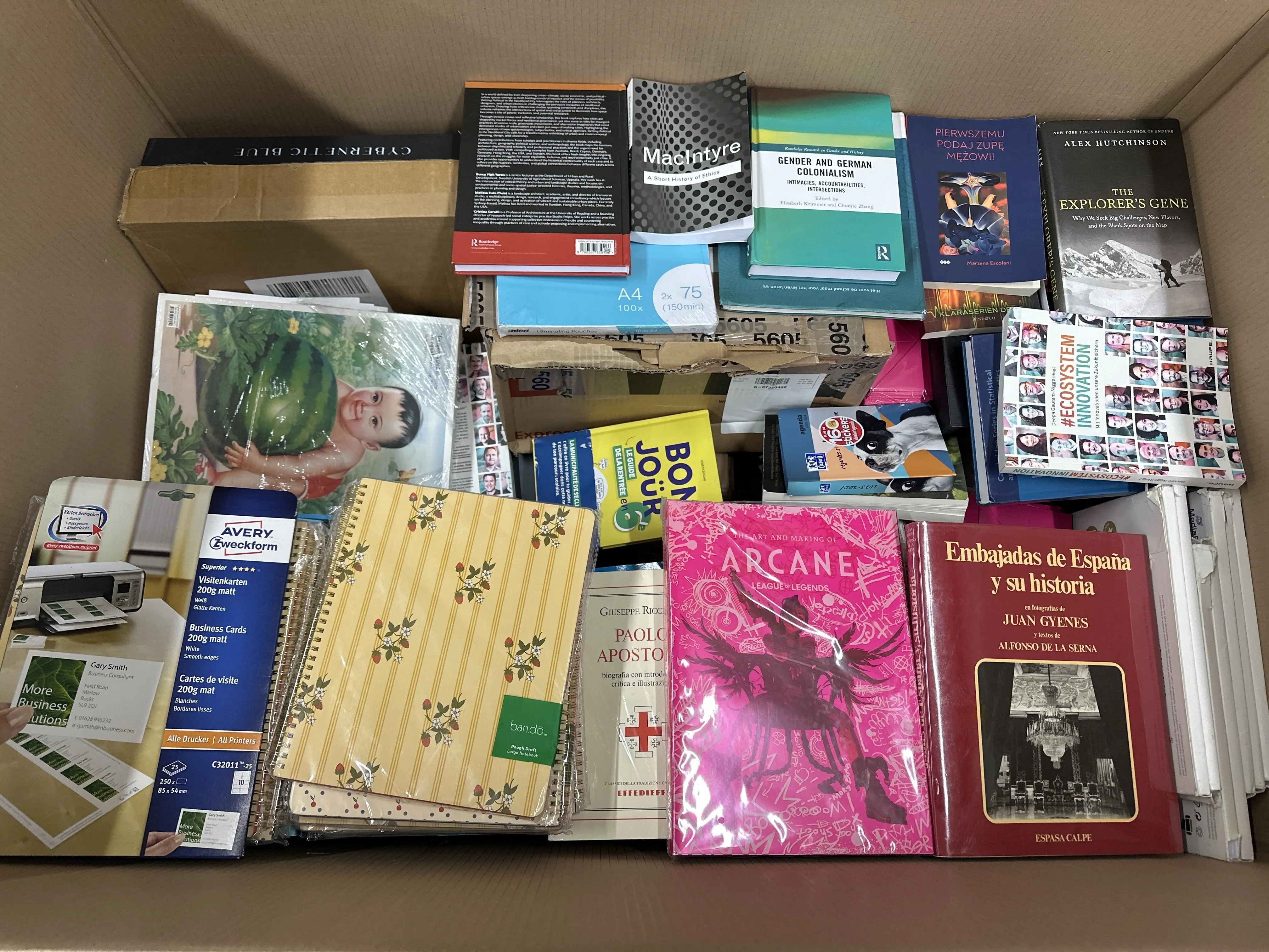 Bücher, Notizbücher, Avery-Etiketten