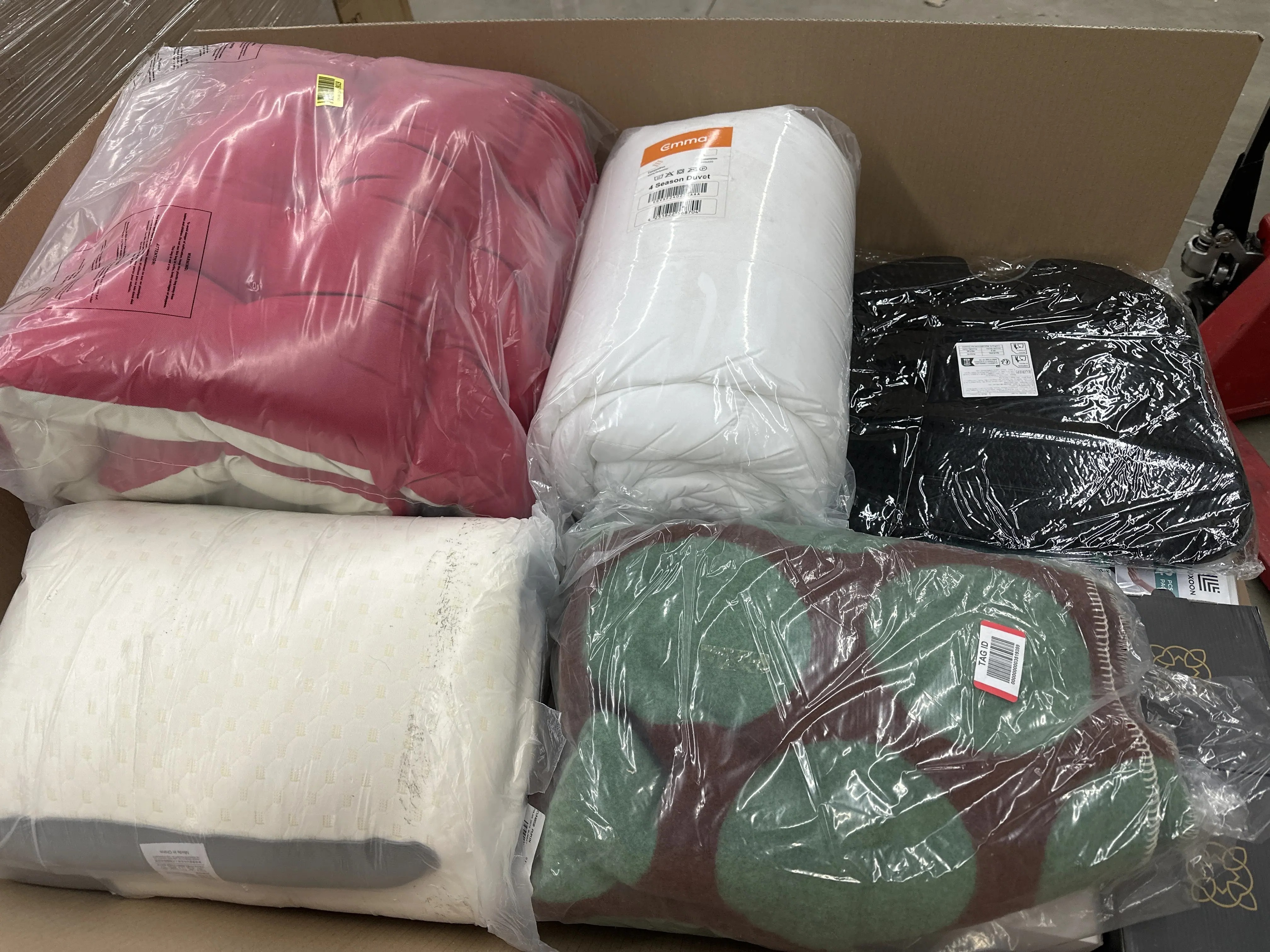 4 Decken & 1 Sitzkissen