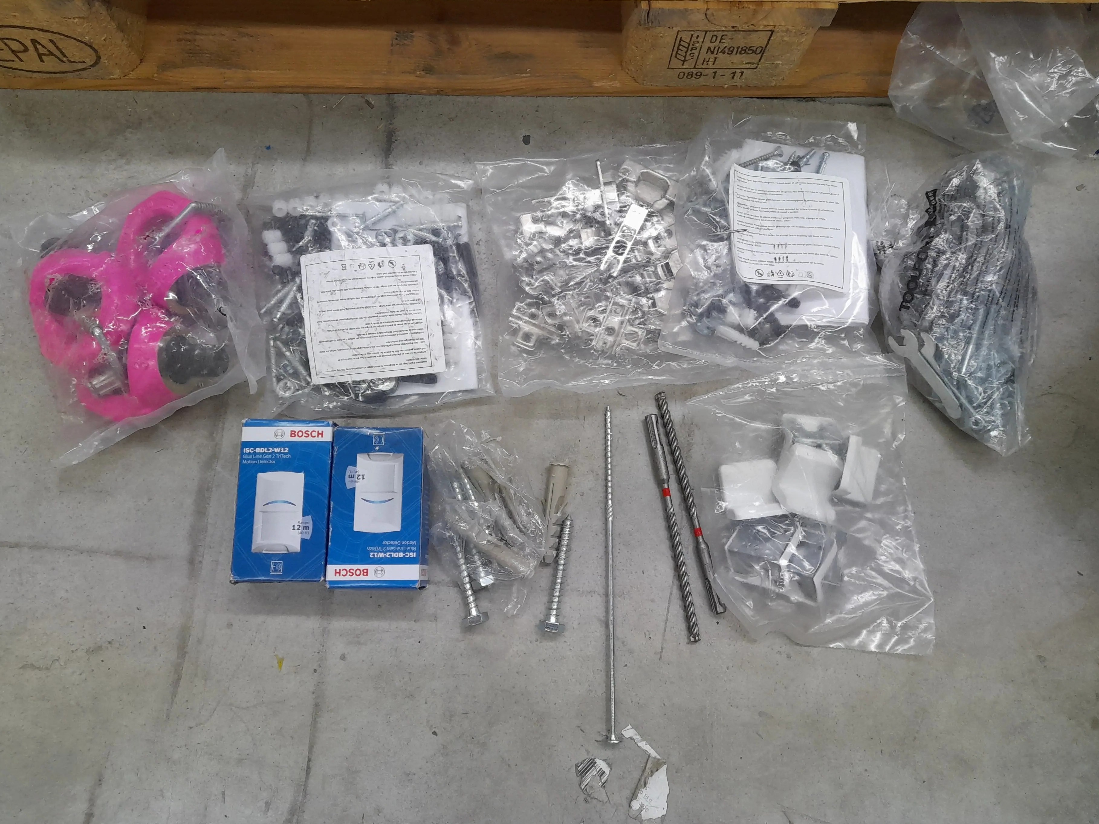 Bosch-Sensoren, Schrauben, Bohrer, Halterungen, Schraubenschlüssel und mehr