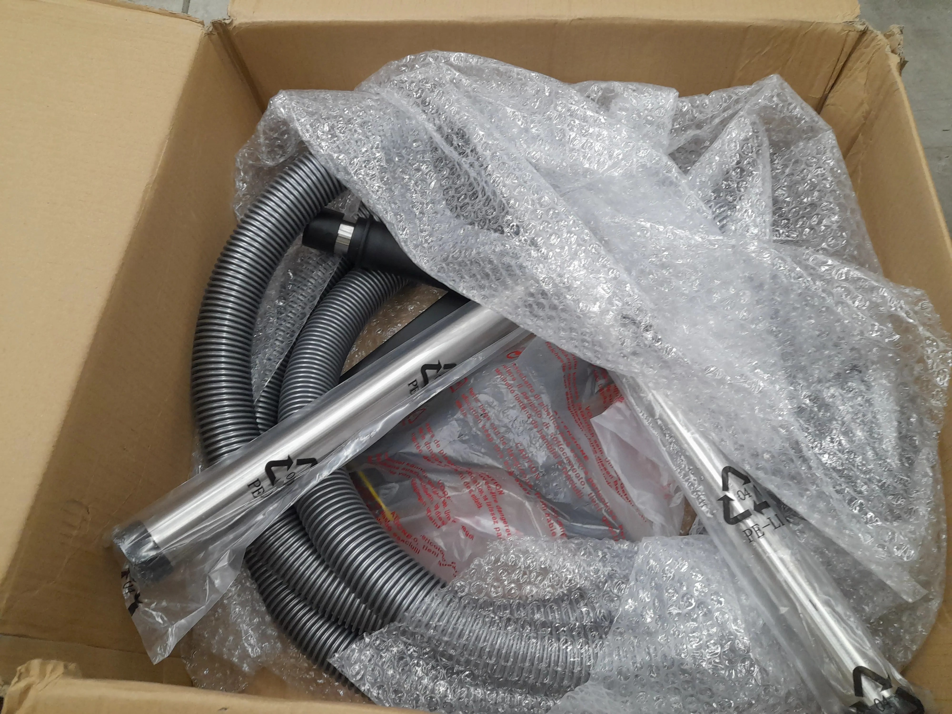 Vakuumschlauch mit Metallrohren