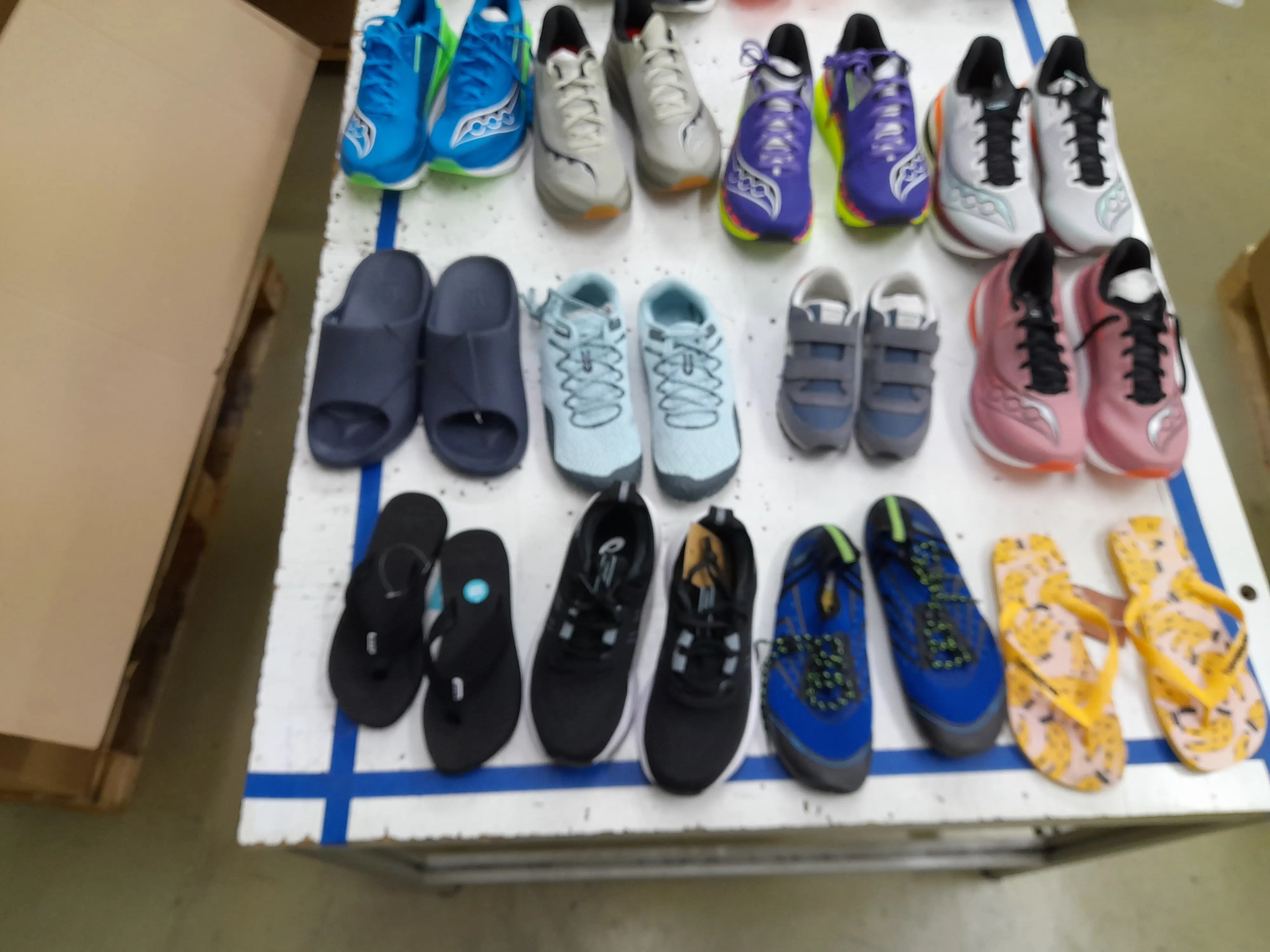 12x (Schuhe, Sandalen, Flip-Flops und mehr)