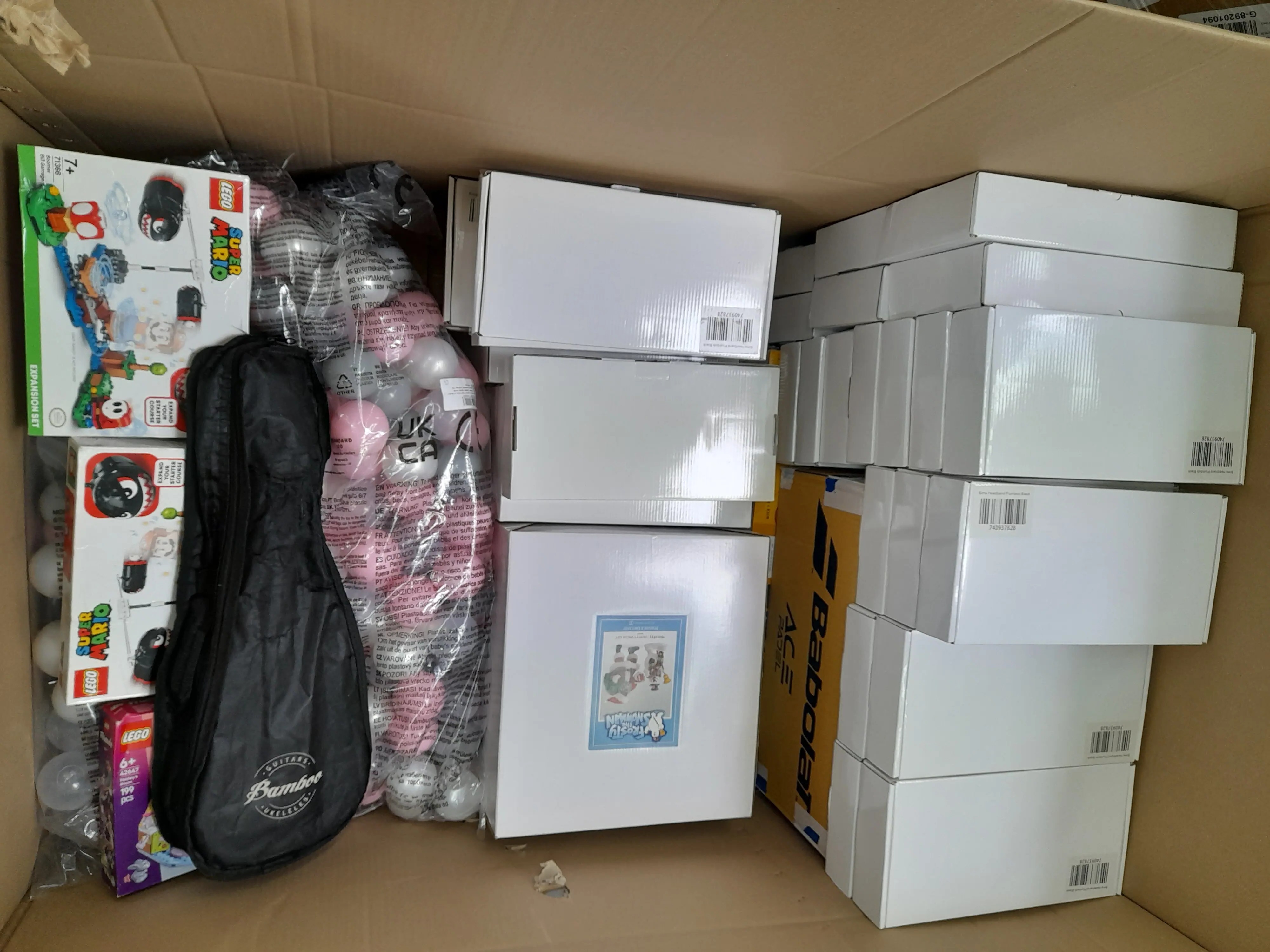 31x (Tennisschläger, Lego-Set, Bälle, weiße Kartons und mehr)