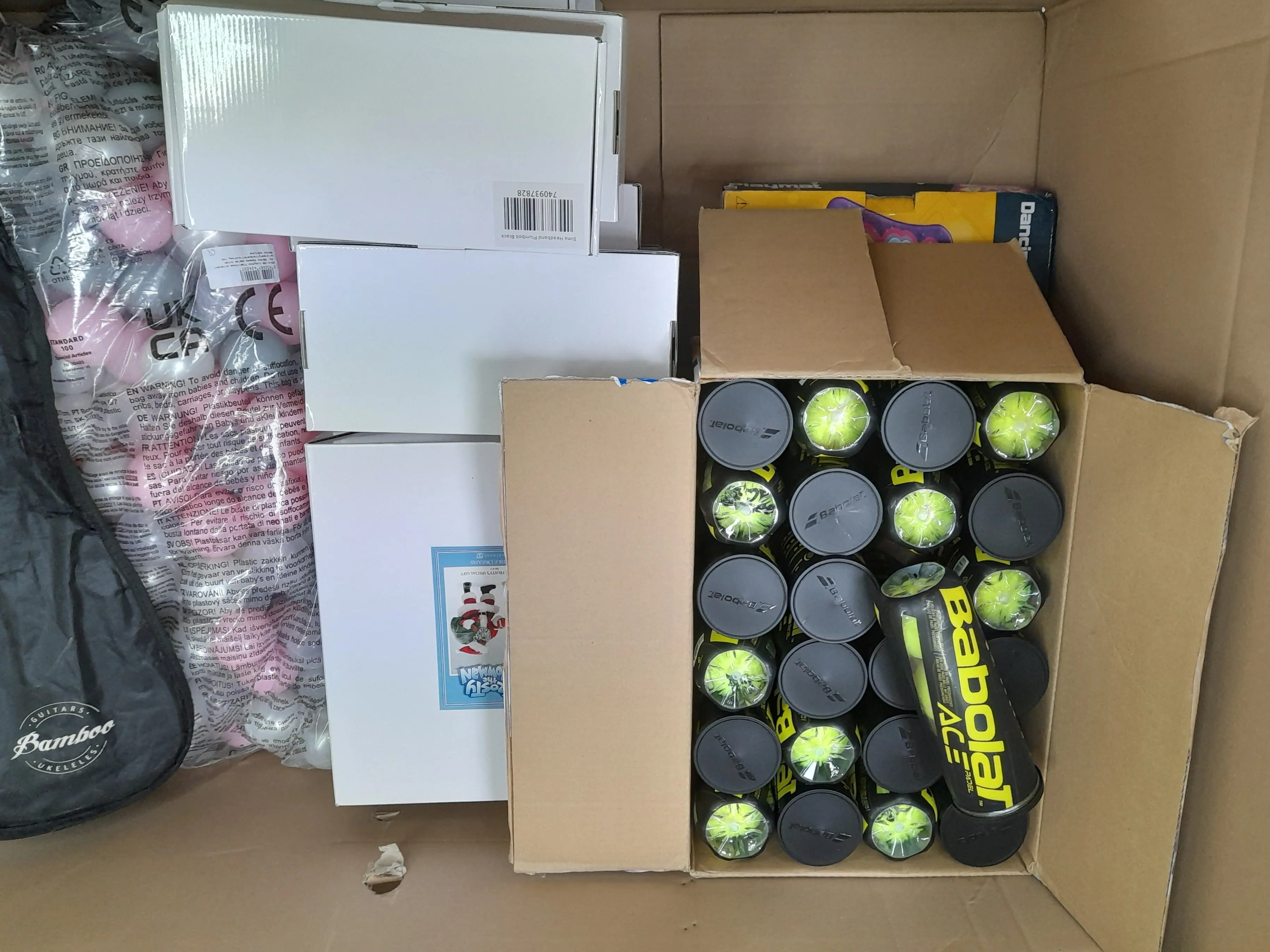 24 Babolat Tennisbälle, Schlägerhülle und mehr