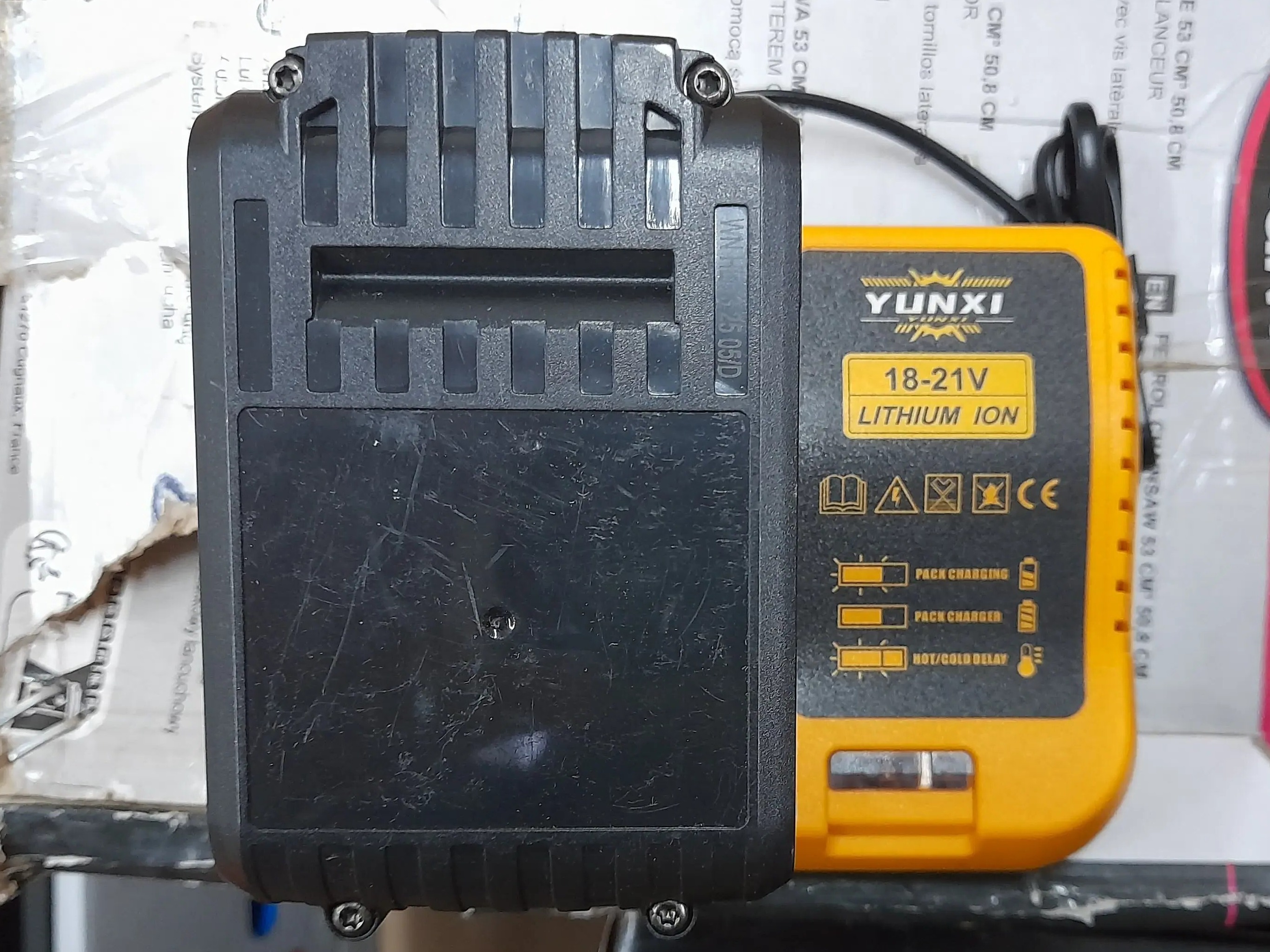 Yunki Battery Charger 18-21 V