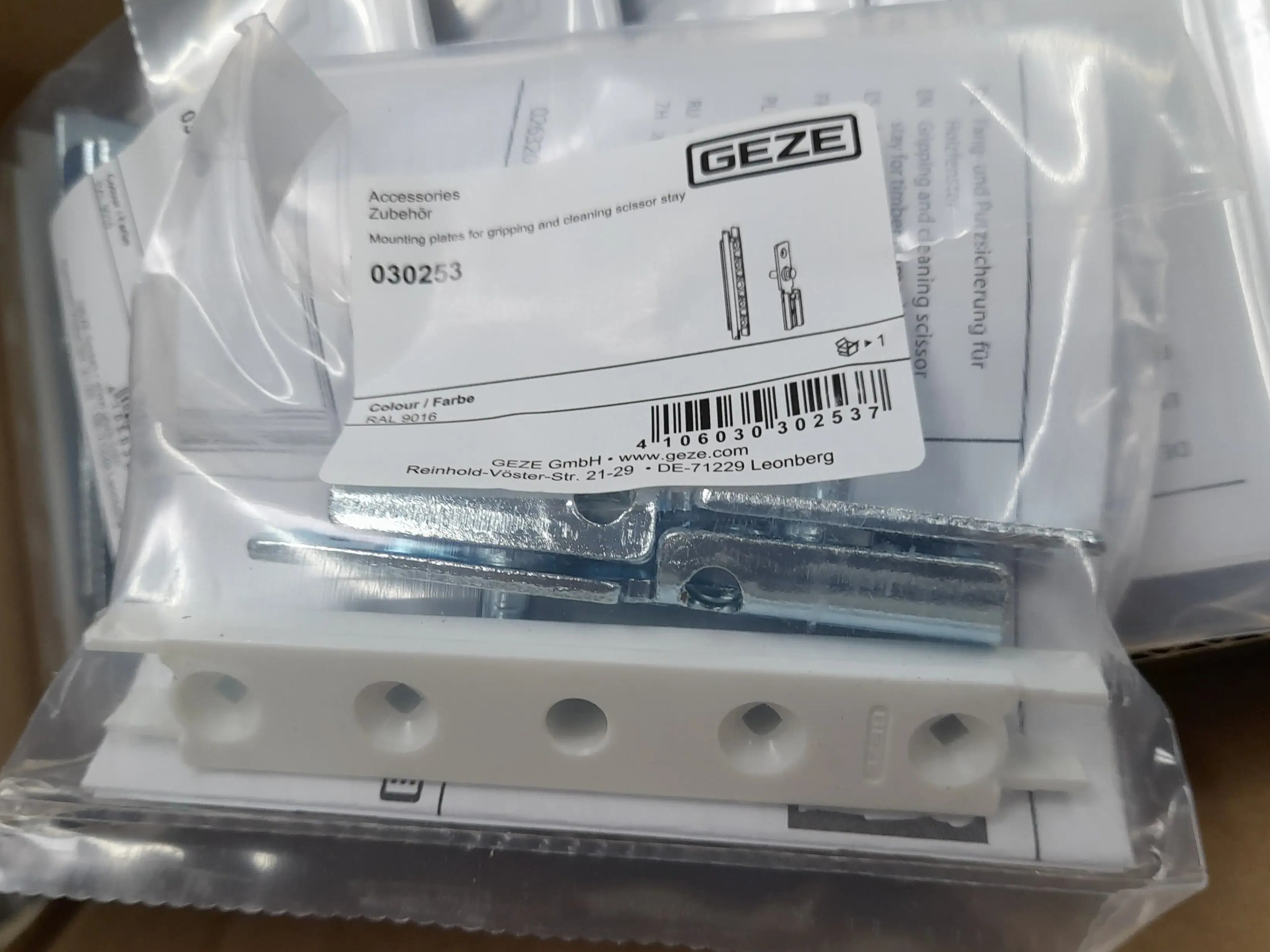 28x GEZE Accessories FPS-Mounting Plates