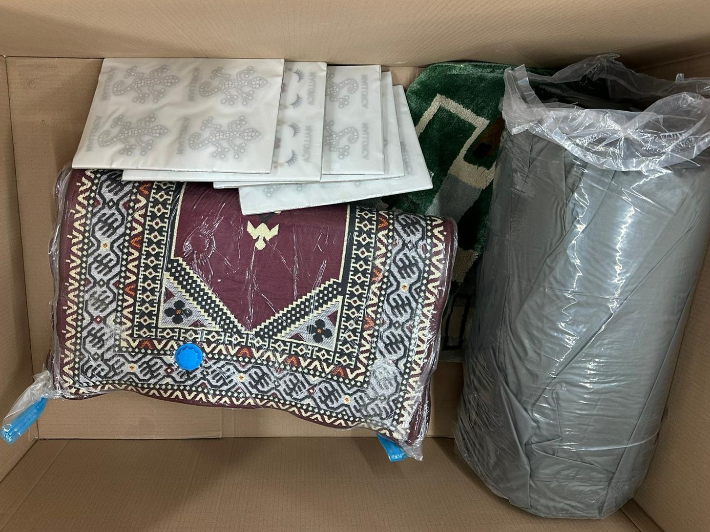 Decken, Teppiche, Bettzubehör und mehr