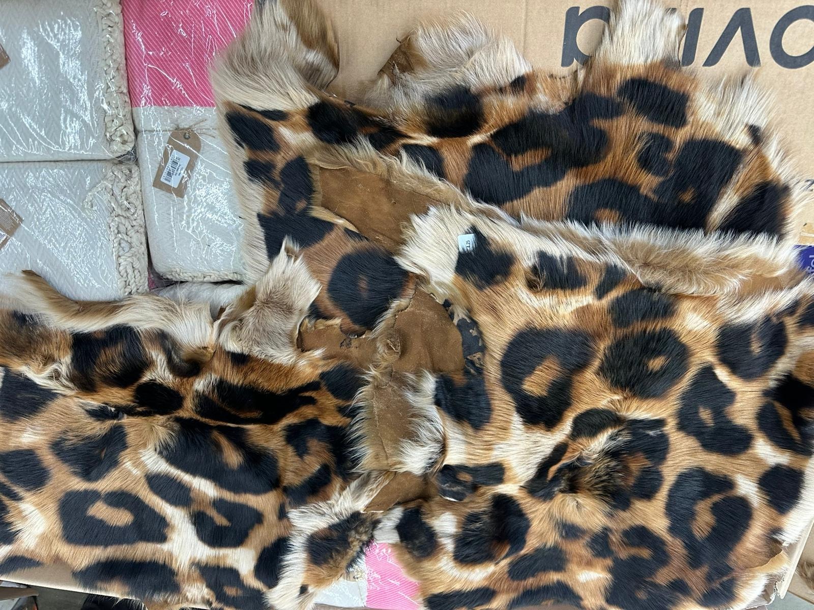 Reine Lederteppiche, Textilien und mehr