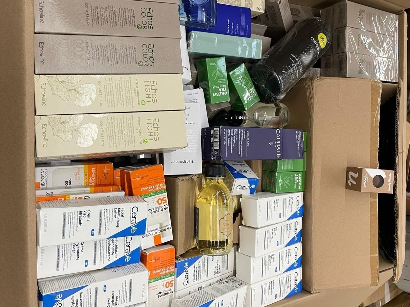 Echos Light Haarfarbe, Cerave Feuchtigkeitscreme, Caudalie Serum und mehr