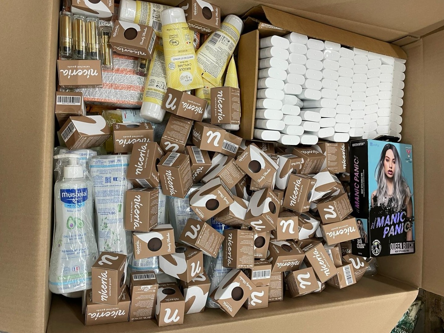 Niceria Beauty-Produkte, Mustela Reinigung, Manic Panic Haarfarbe, Sprays, Lippenstifte und mehr