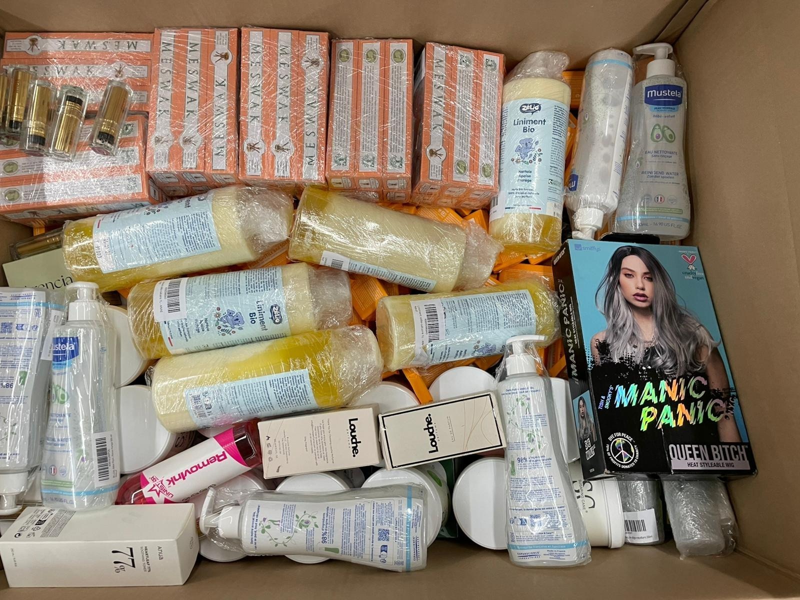 Meswak Zahnpasten, Mustela Reinigungswasser, Manic Panic Haarfarbe, Loude Parfum, Removnik Spray, Lotionen, Lippenstifte und mehr