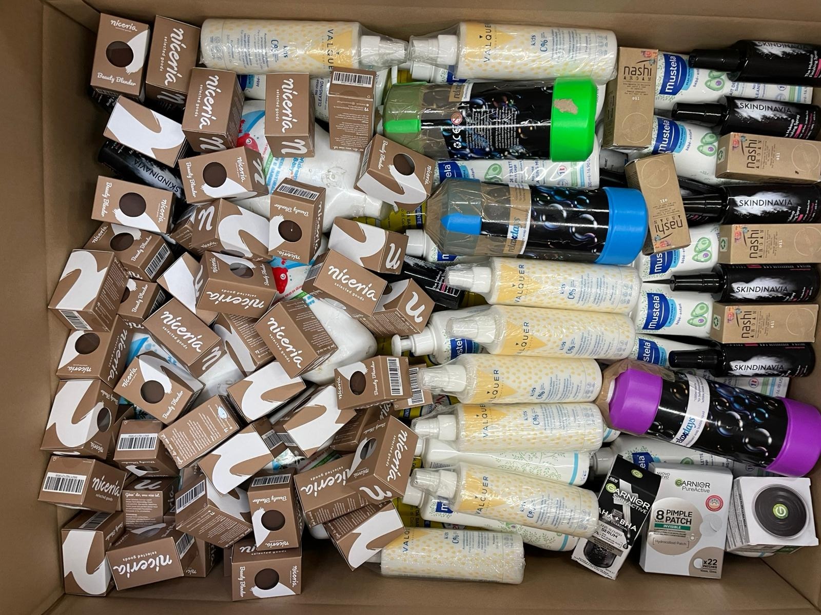 Niceria Beauty-Blender, Nashi Spray, Mustela Spray, Skindinavia Spray, Garnier Pickel-Patches und mehr