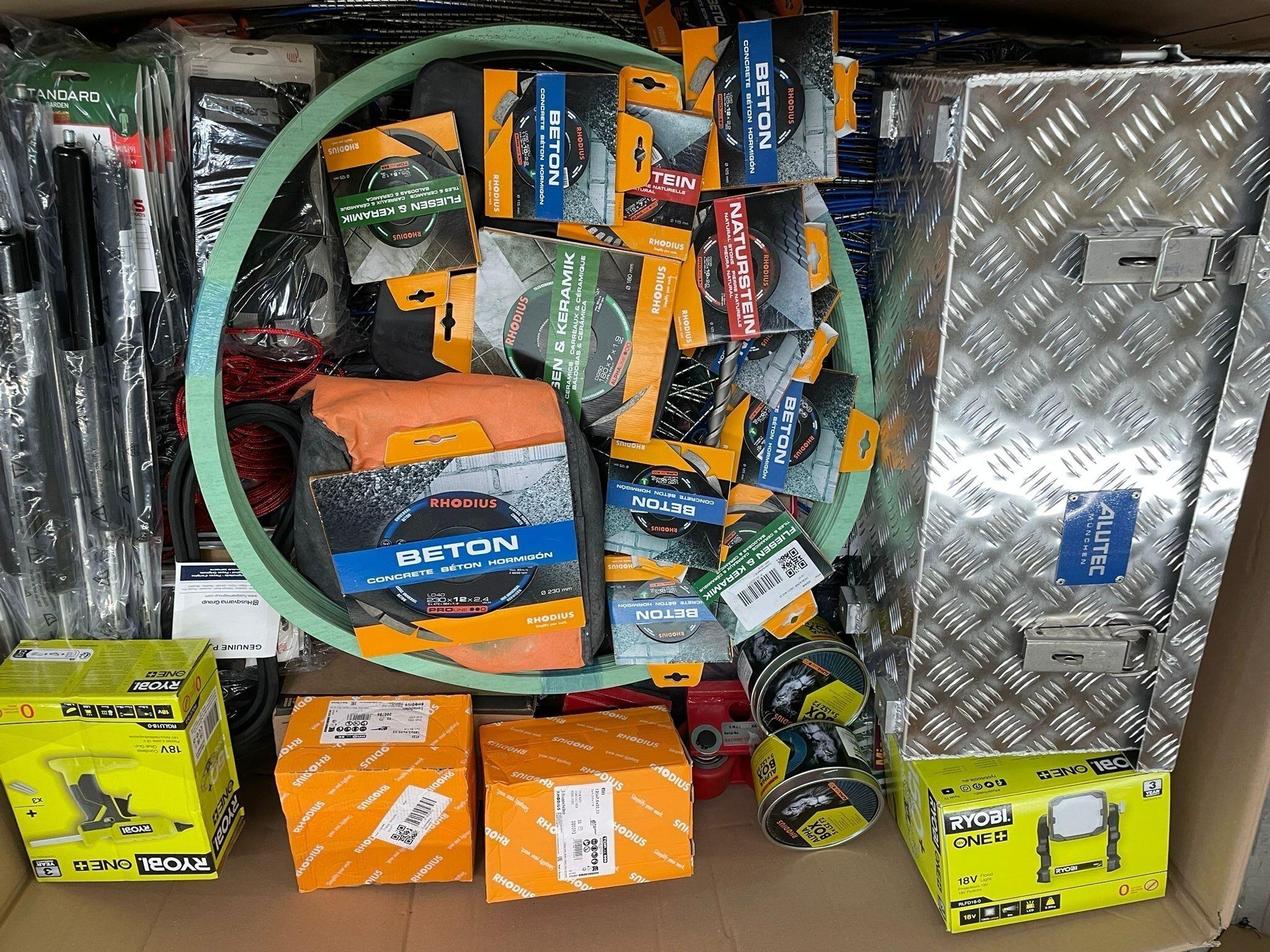 Werkzeugkoffer, Rhodius-Trennscheiben, Ryobi-Arbeitsleuchte, Ryobi-Klebepistole und mehr