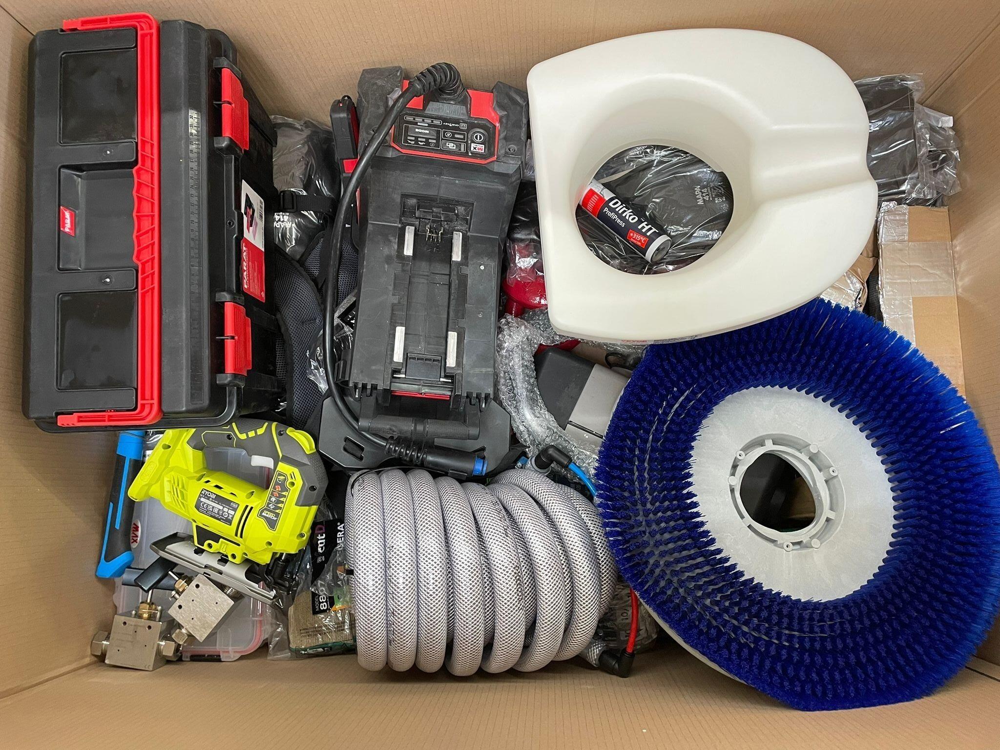 Parat-Werkzeugkoffer, Ryobi-Stichsäge, Bürstenkopf, Steckdosen und mehr