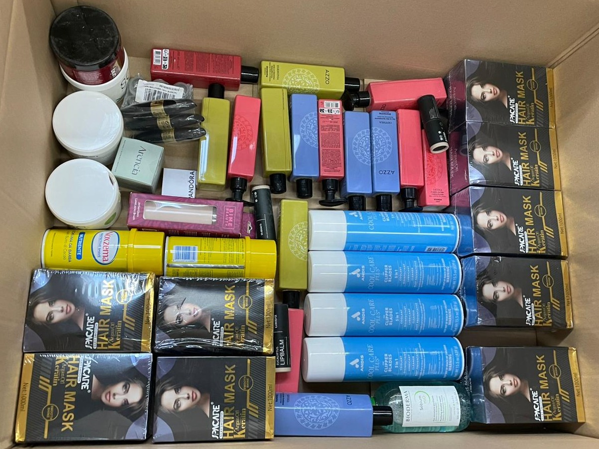 SpaCare Haarmaske, Noxzema Rasierschaum, Azzo Shampoo, Cremes, Lippenstifte und mehr