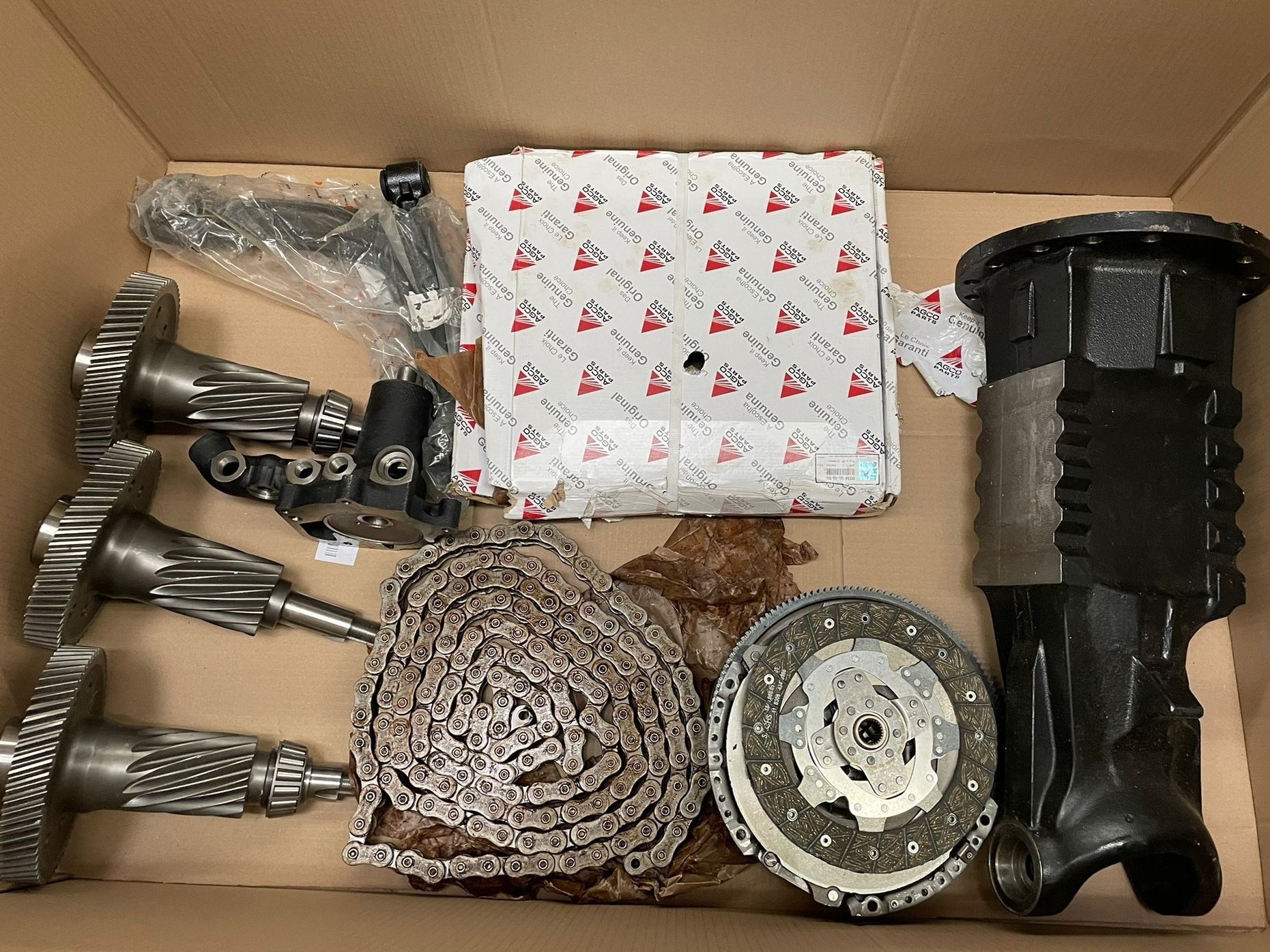 Antriebsachsgehäuse, Zahnräder, Ketten, AGCO-Teile, Motorkomponenten und mehr