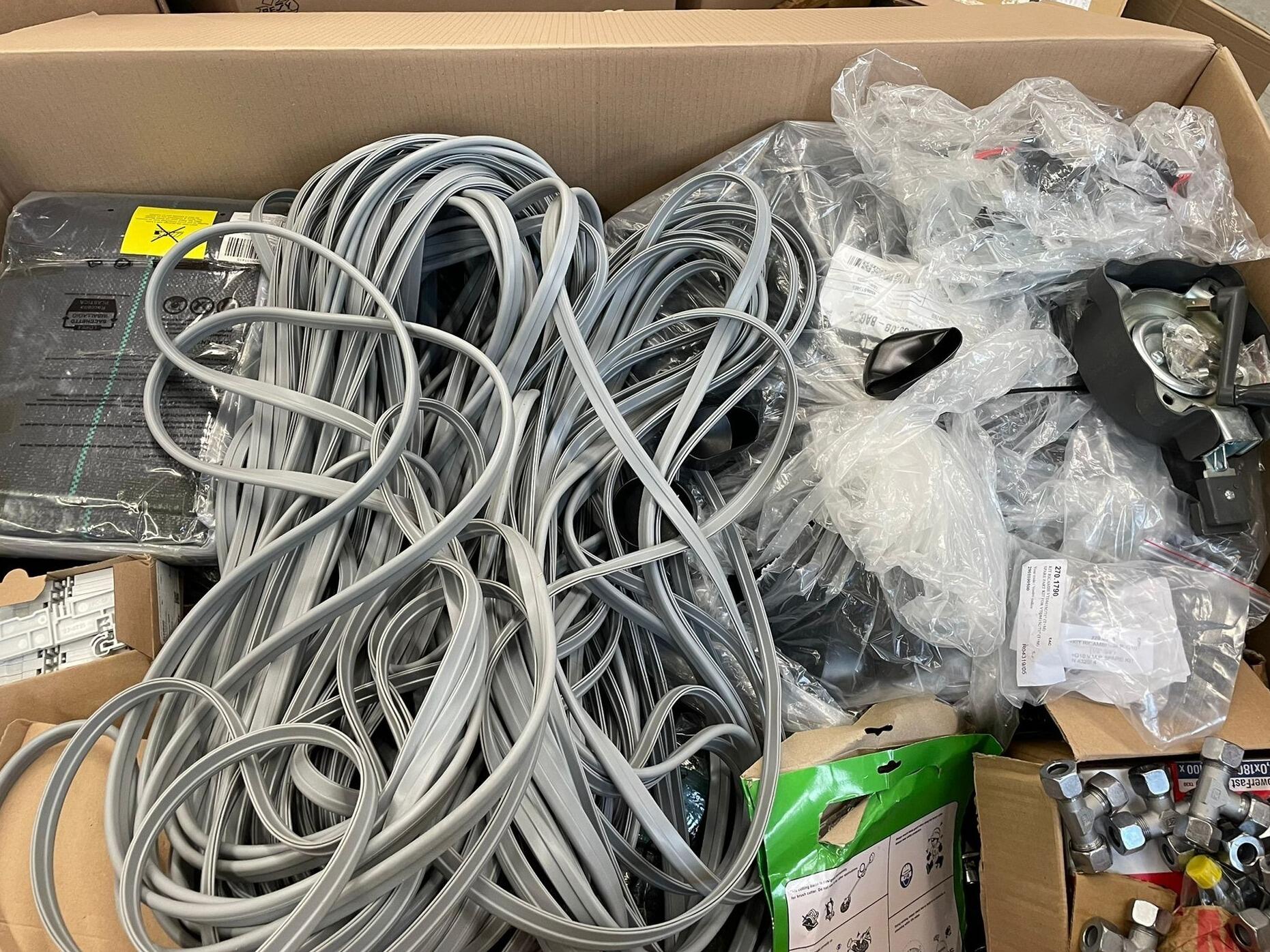 Hydraulische Schwenkverschraubungen, Kunststoff-Dichtprofile und mehr