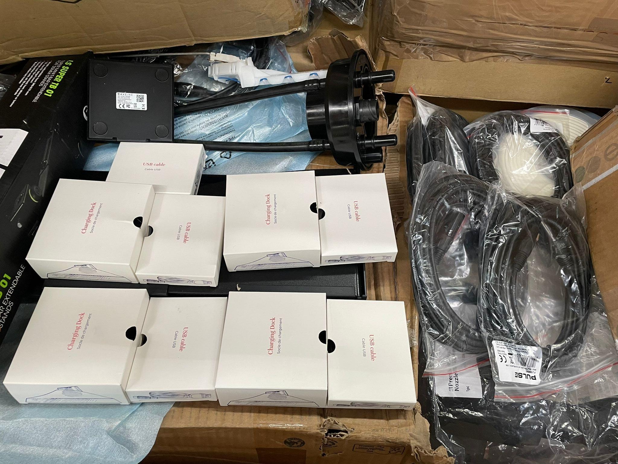 Ladestationen, USB-Kabel, Ständer und mehr