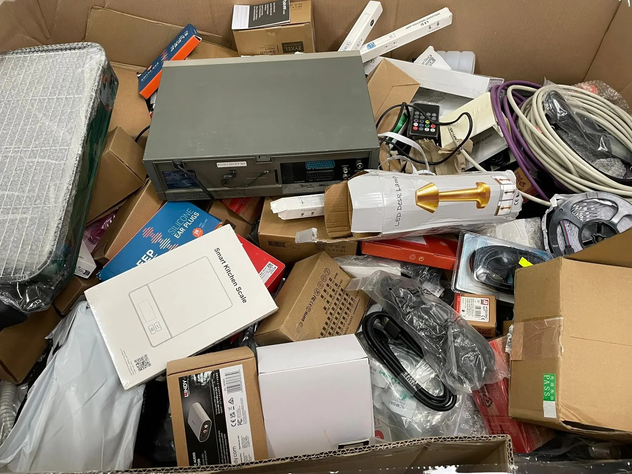 Smart Kitchen Scale, LED Desk Lamp, Zyxel Switch, Power Strips, Cables, Remote Control, Headphones, Air Filter