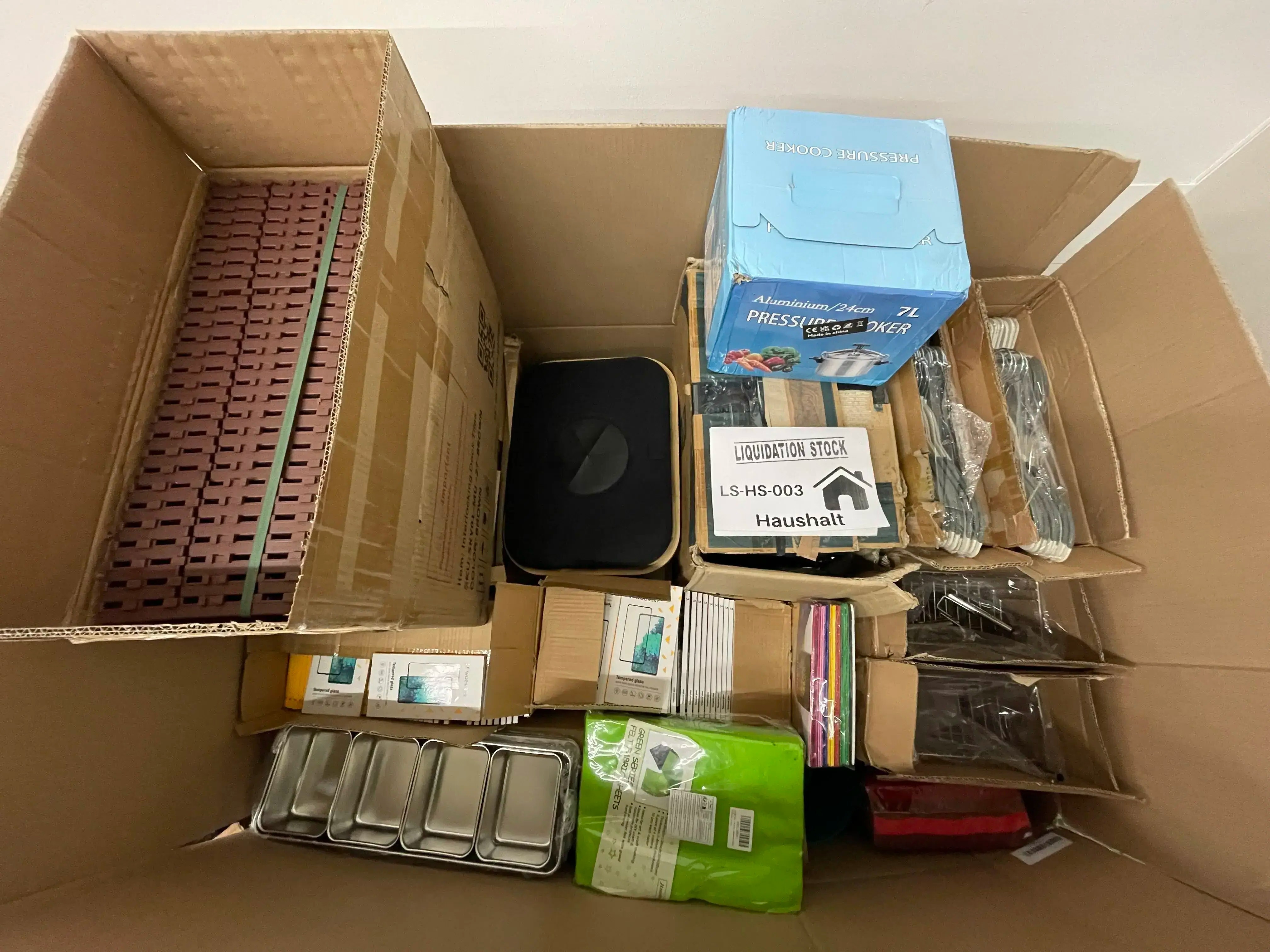 60x Mobile Protectors, Pressure Cooker, Hangers, Trays, Towels and more