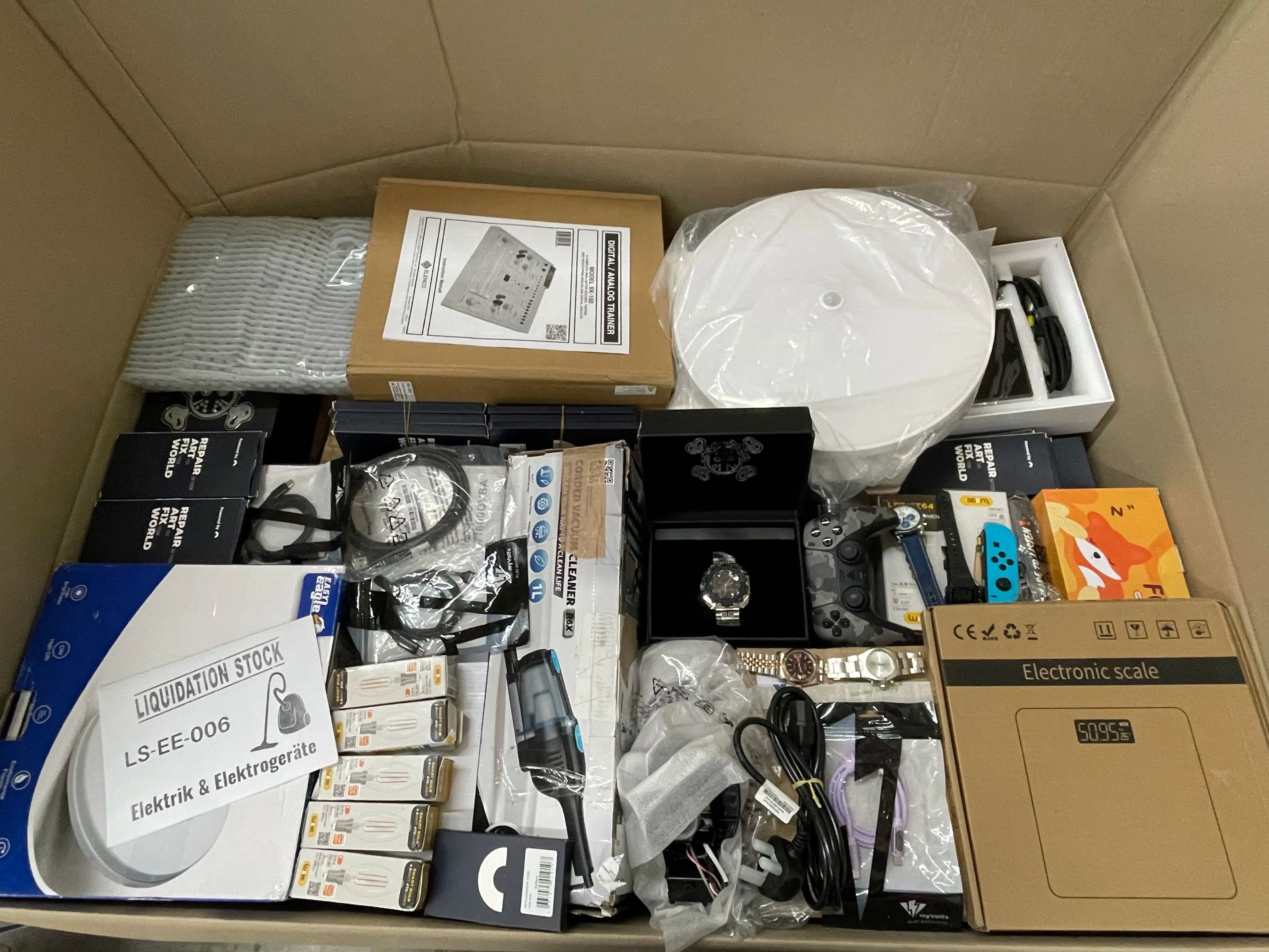 Waage, HDMI-Kabel, Uhren, Gamecontroller, Socken, Switch-Controller, Steckdosenleiste