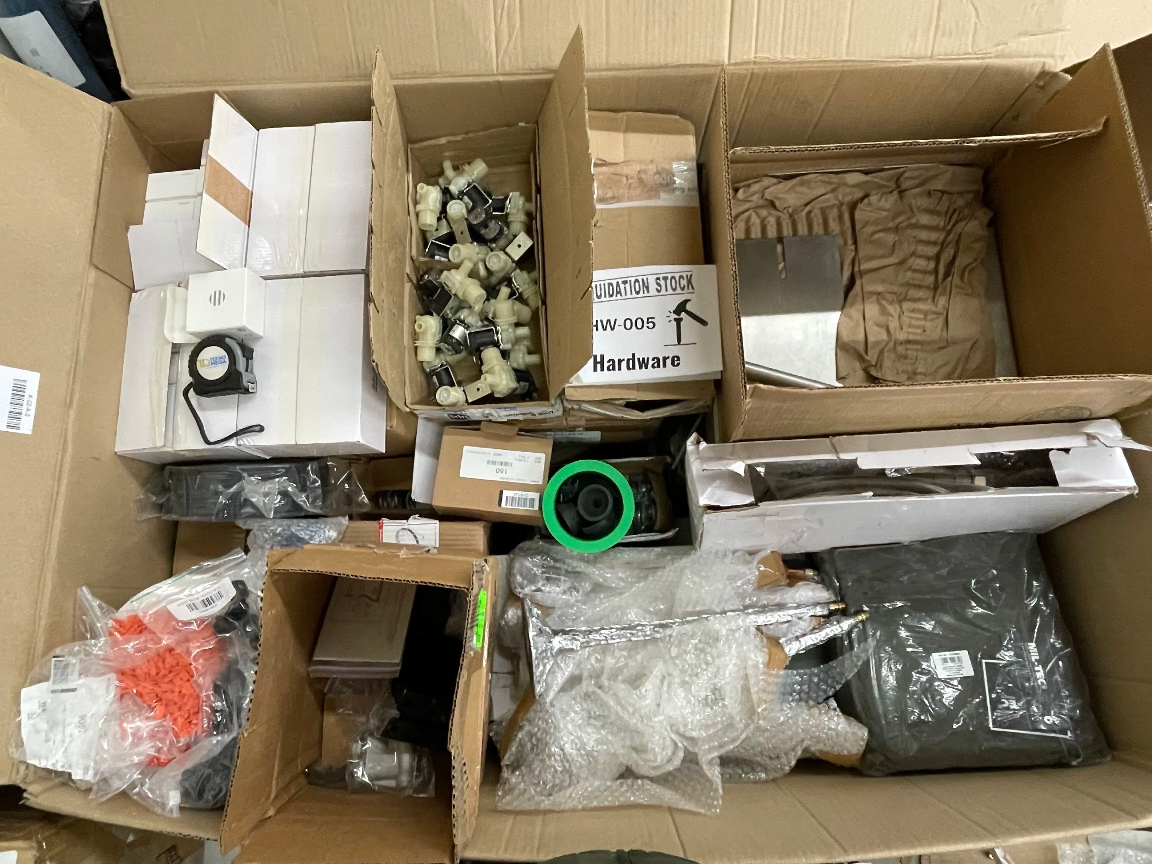 40 Maßbänder, Muttern, Bolzen, Schrauben und mehr