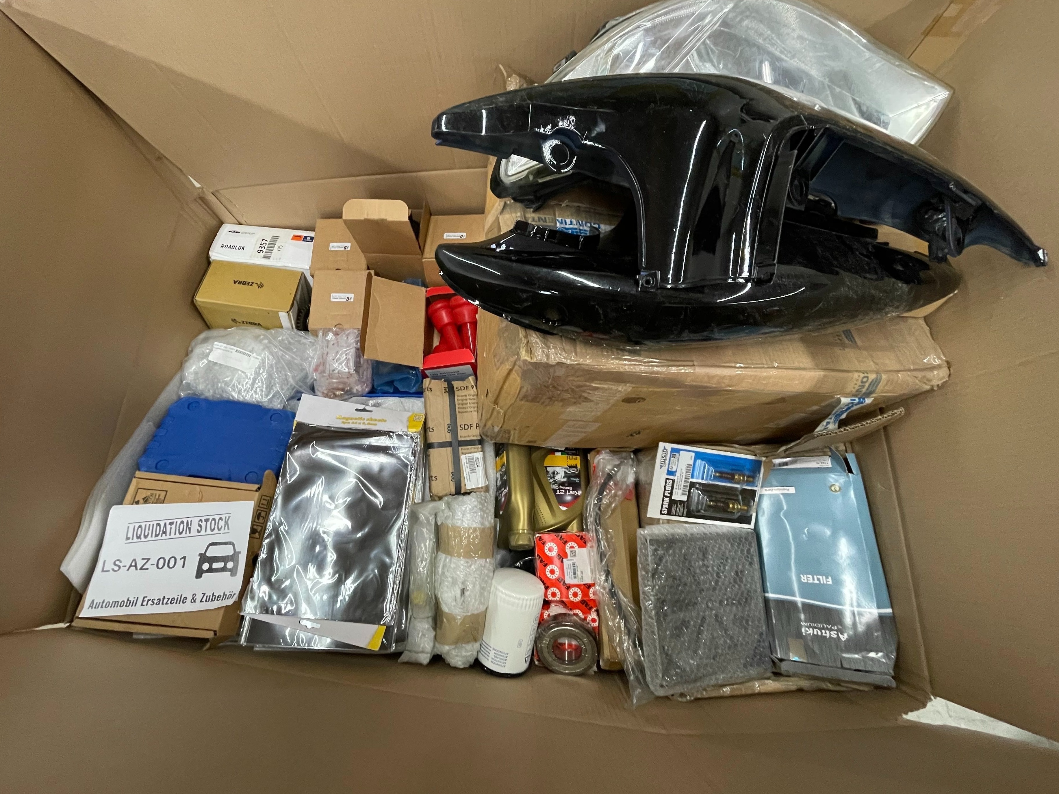 Filter, Autoteile, Klebeband, Öl, Zündkerzen und mehr