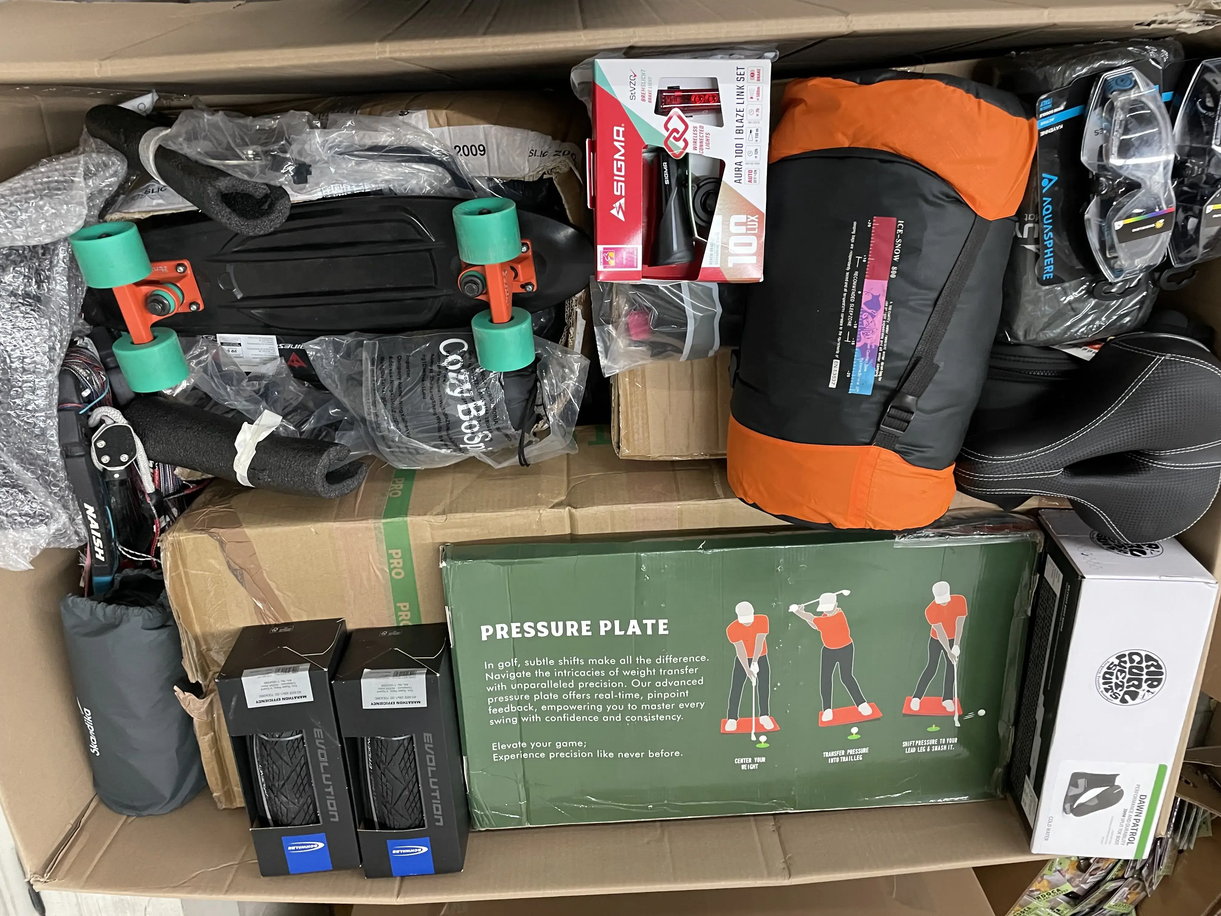 Longboard, Sigma-Fahrradlampe, Schlafsack, Aquasphere-Schwimmbrille, Nash-Pumpe, Fahrradsattel und mehr