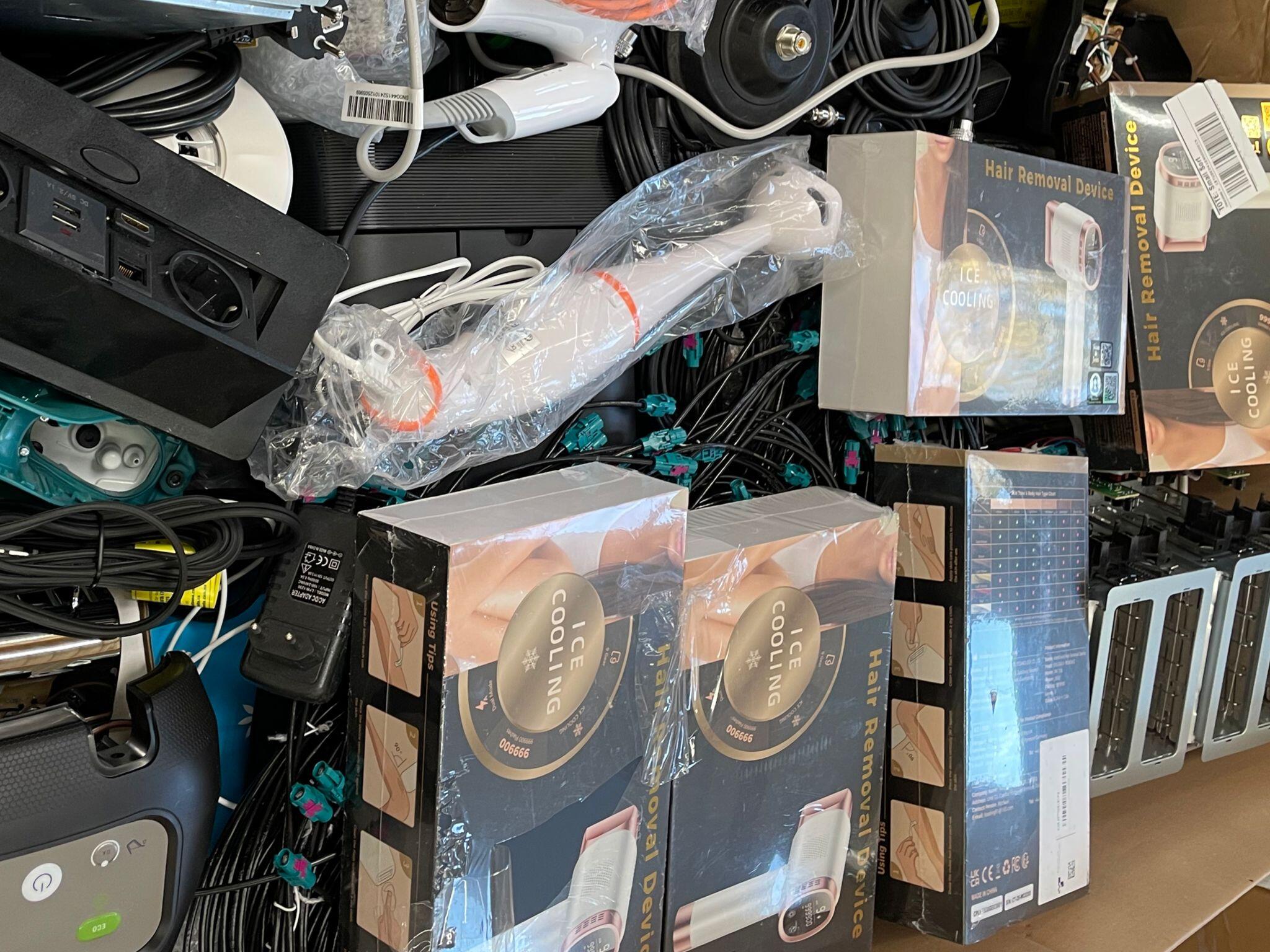 Haarentfernungsgeräte, Stromkabel und mehr