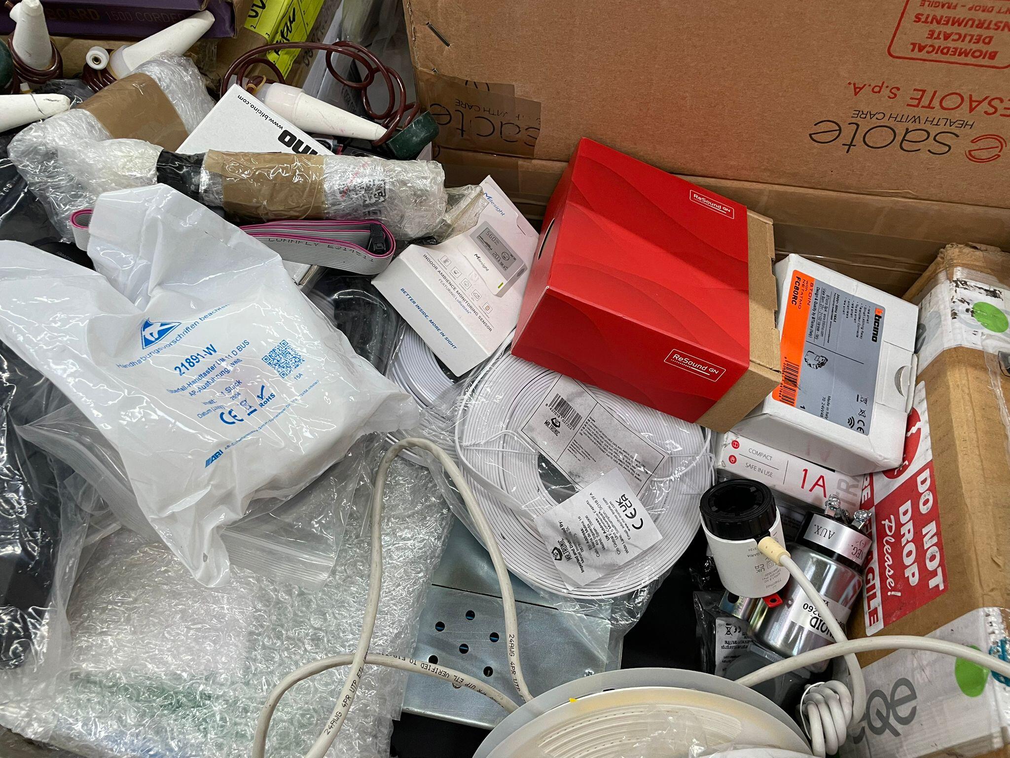 Elektrisches Zubehör, Kabel und mehr