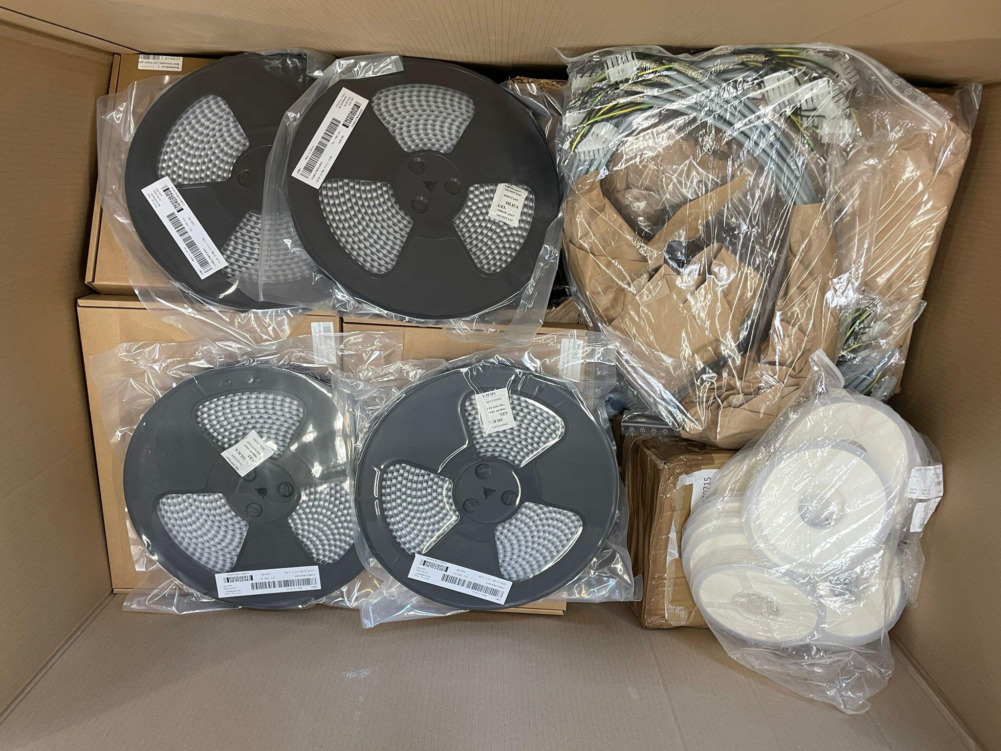 LED-Streifen, Drähte und mehr