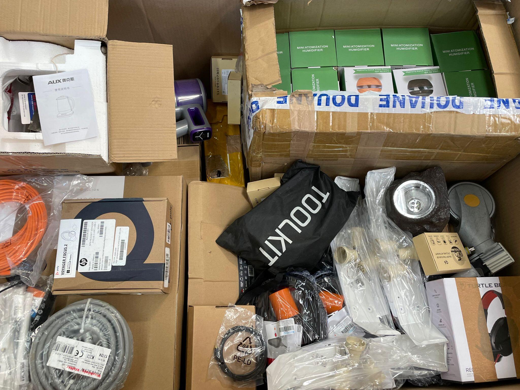 AUX Wasserkocher, Werkzeugset, Luftbefeuchter, Kabel, Staubsaugerbasis, Kopfhörer und mehr